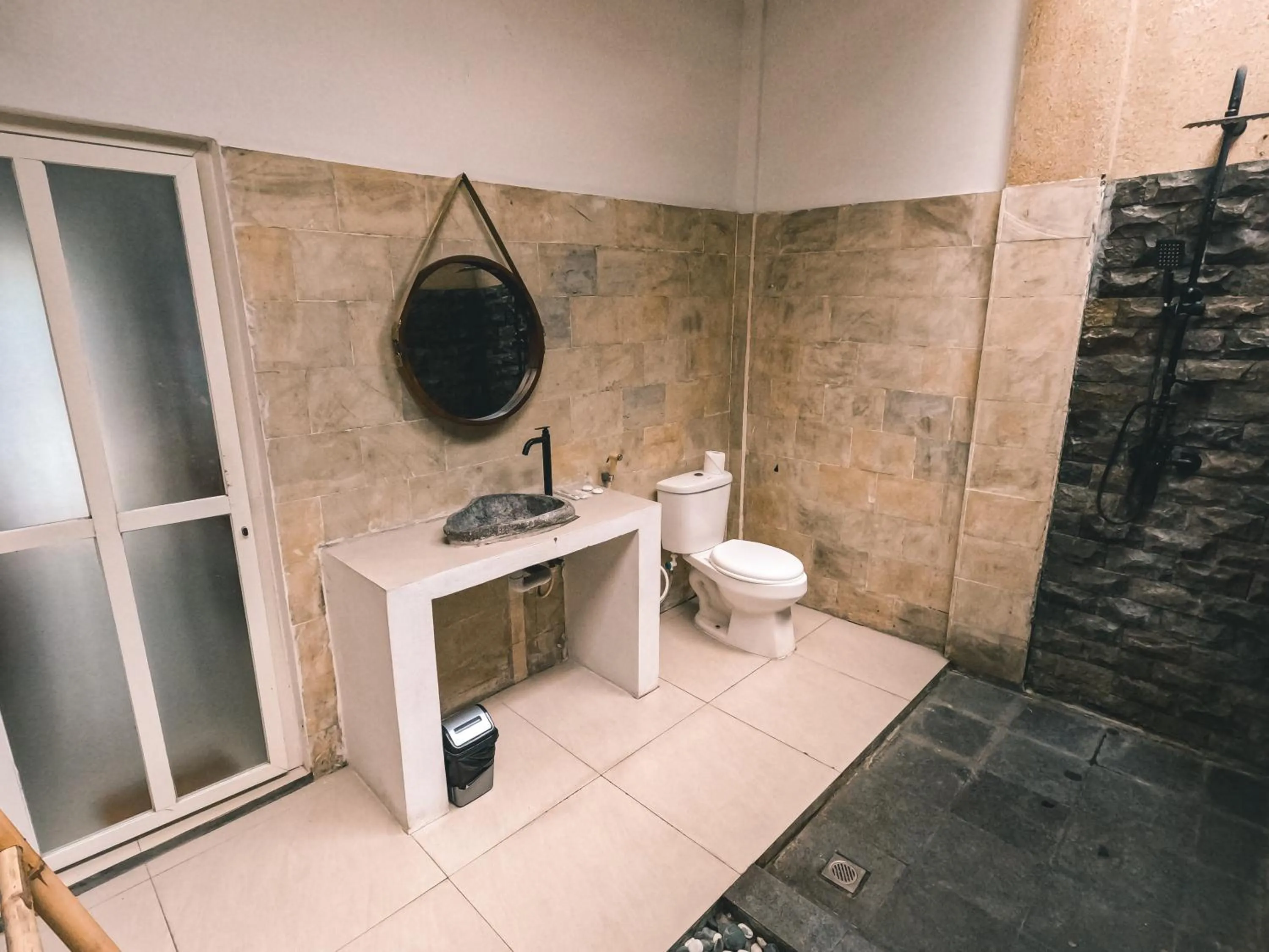 Toilet in Zavana rooms & Restaurant