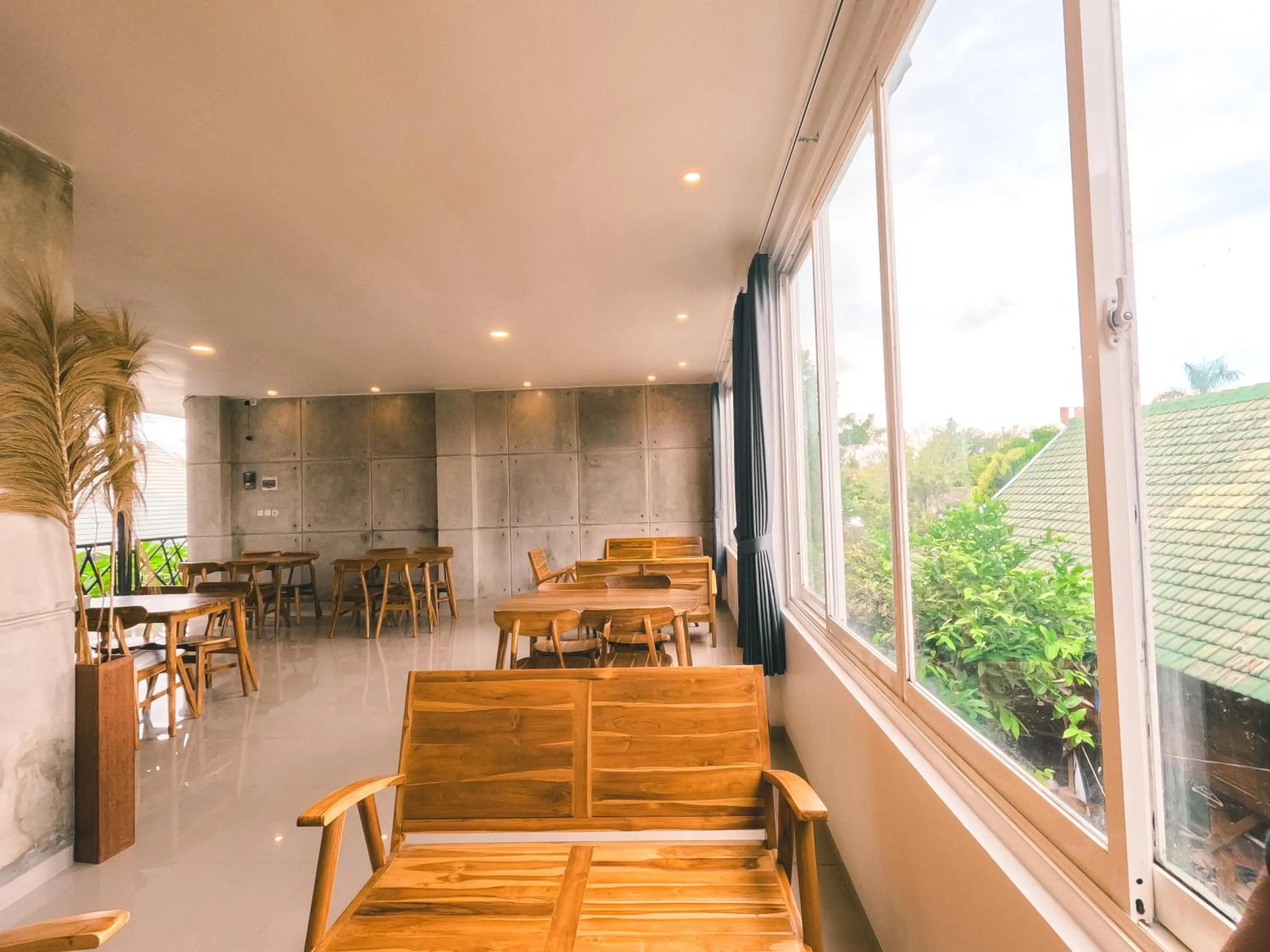 Restaurant/places to eat in Zavana rooms & Restaurant