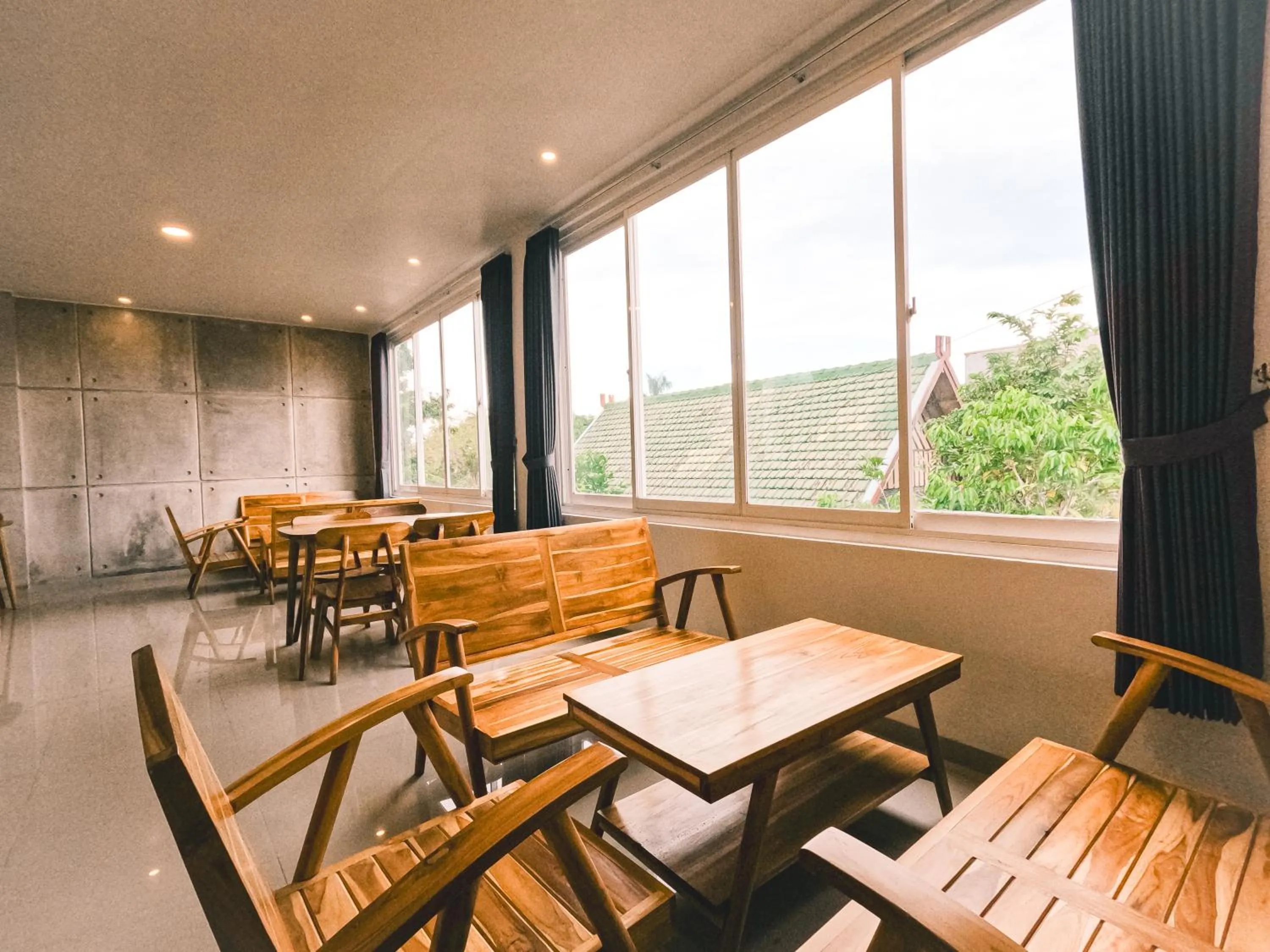 Restaurant/places to eat in Zavana rooms & Restaurant