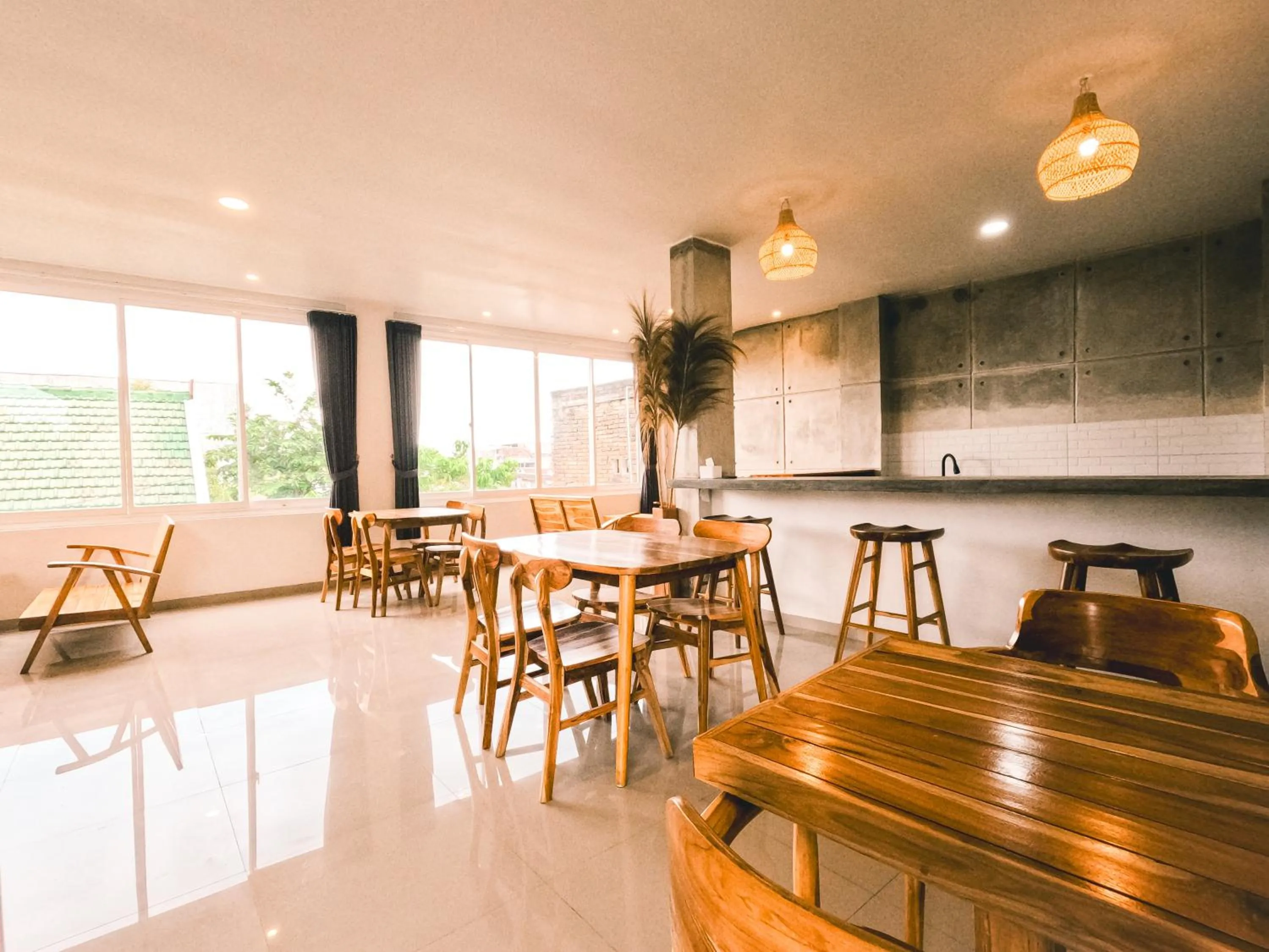 Restaurant/places to eat in Zavana rooms & Restaurant