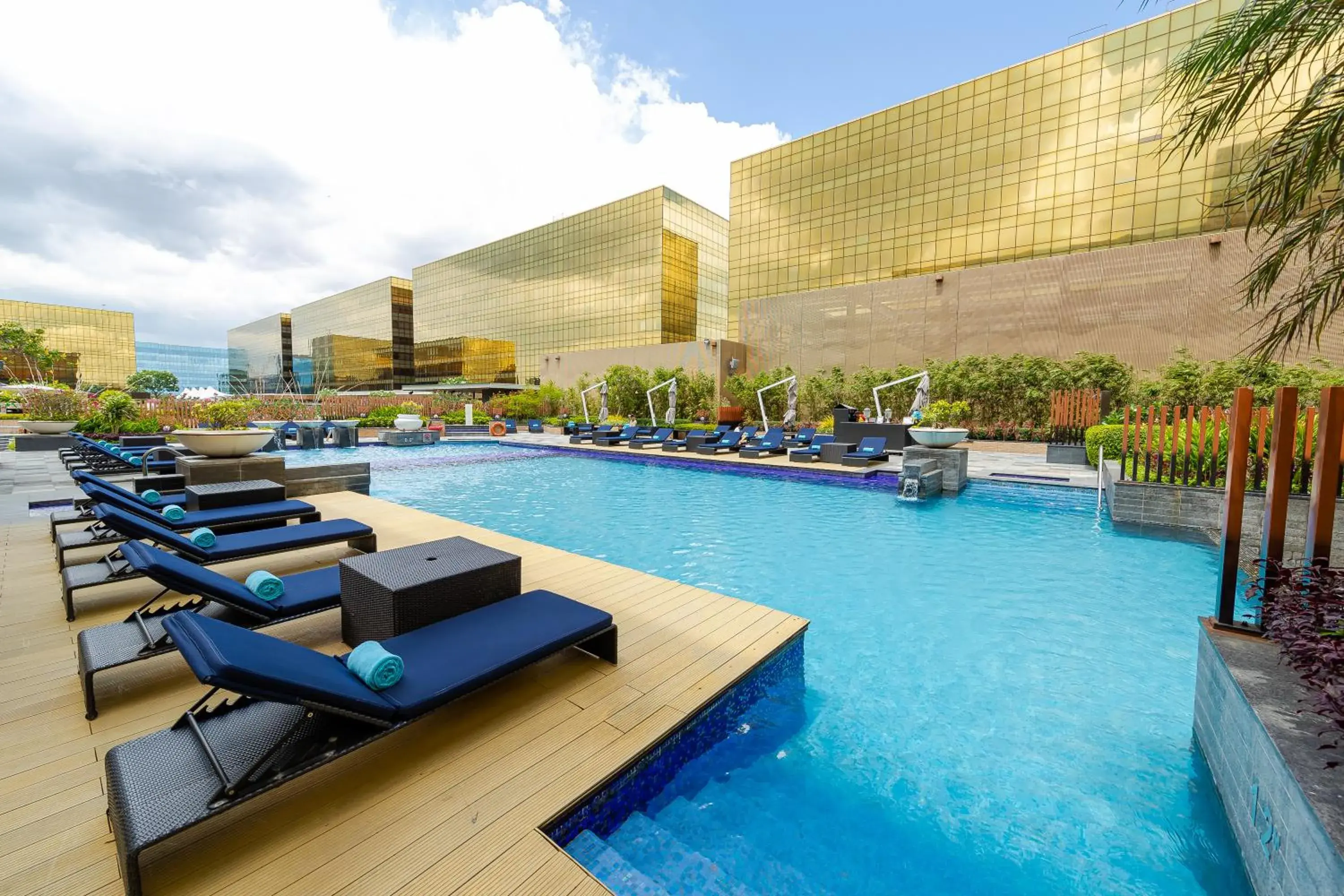 Swimming pool in Hyatt Regency Manila City of Dreams Swimming pool in Hyatt Regency Manila City of Dreams