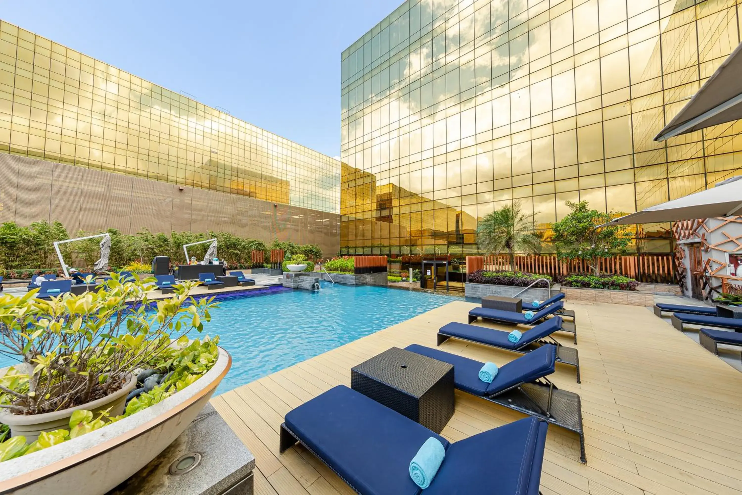 Swimming pool in Hyatt Regency Manila City of Dreams Swimming pool in Hyatt Regency Manila City of Dreams