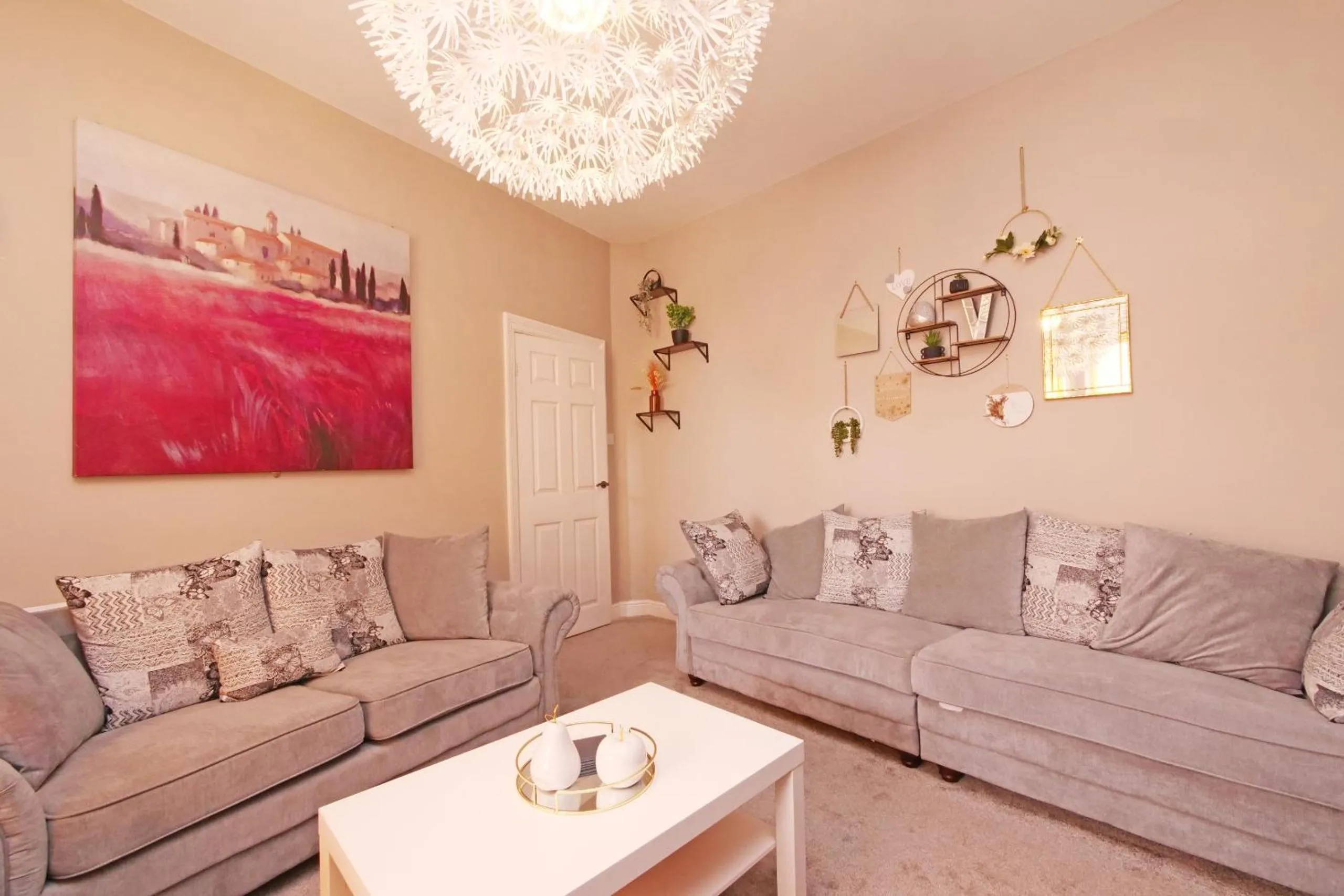 Five-Bedroom House in Ashville Grange Sleeps 10 Large Beautiful House