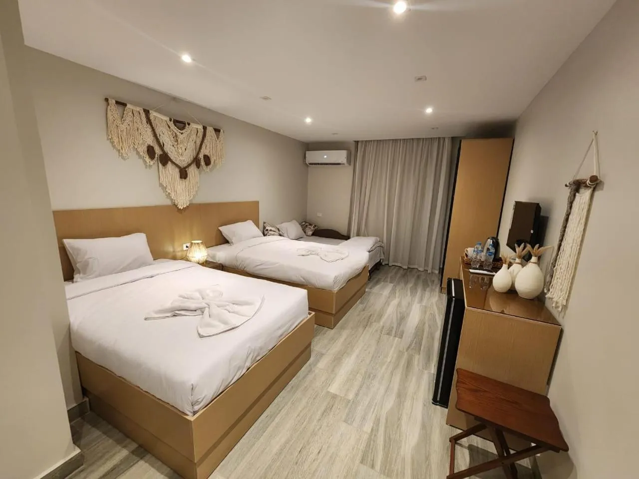 Deluxe Twin Room with Pyramids View - single occupancy in Diyar Pyramids Inn