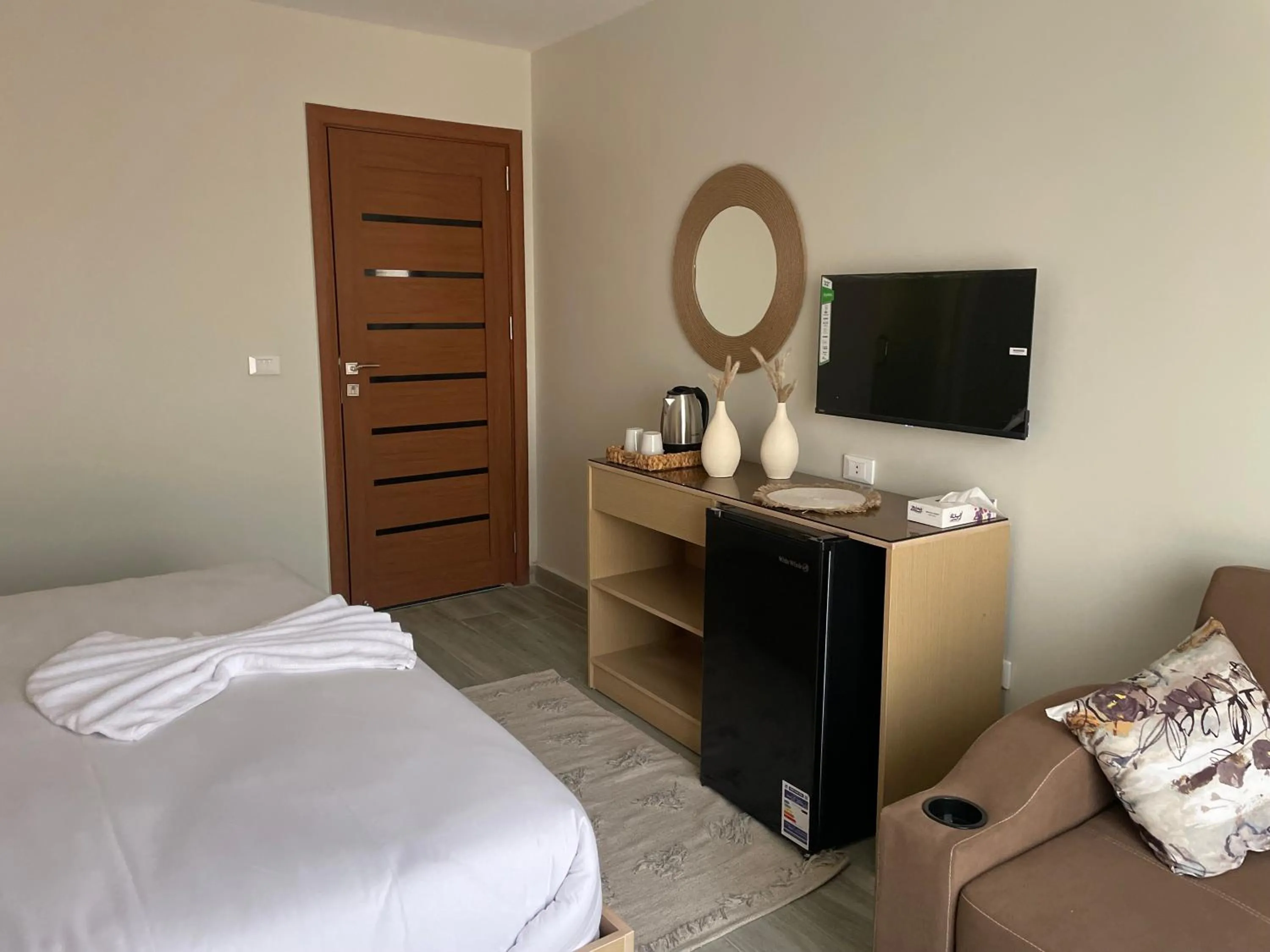 Deluxe King Room with Pyramids View - single occupancy in Diyar Pyramids Inn