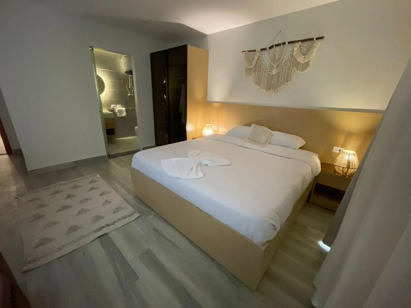 Superior King Room with Pyramids View - single occupancy in Diyar Pyramids Inn