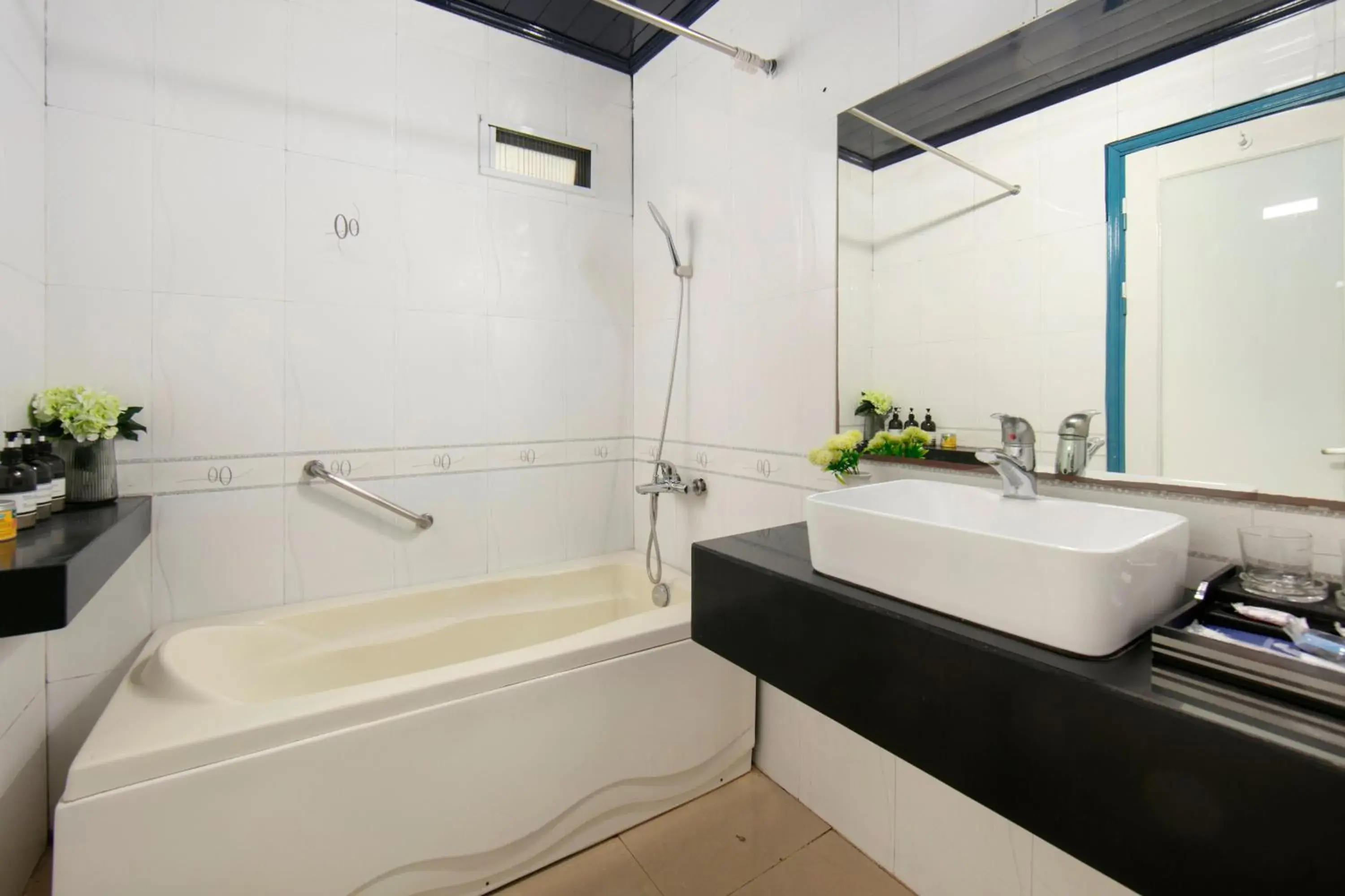 Superior Twin Room in Hanoi Solo Hostel Superior Twin Room in Hanoi Solo Hostel