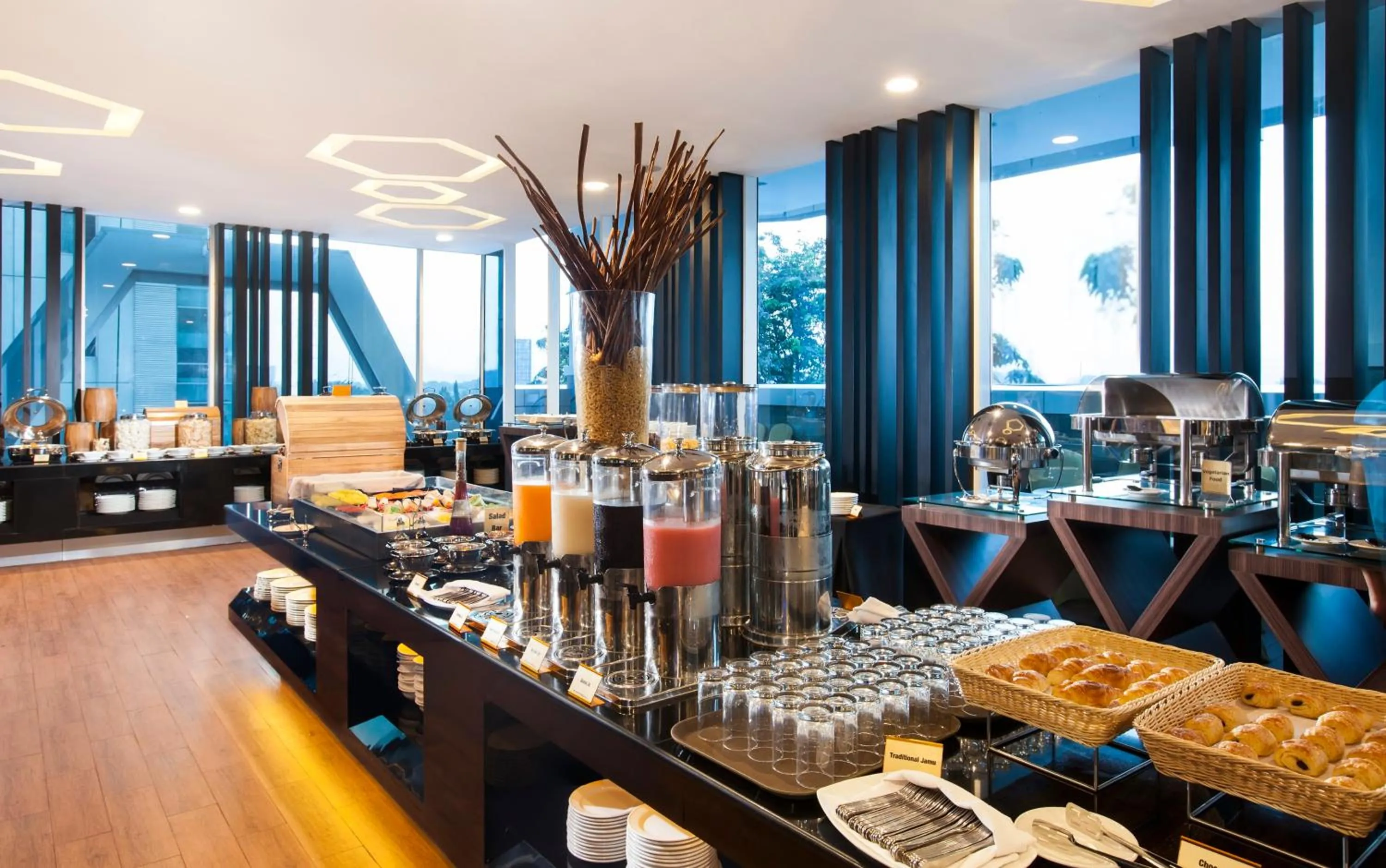 Restaurant/places to eat in Best Western Premier The Hive