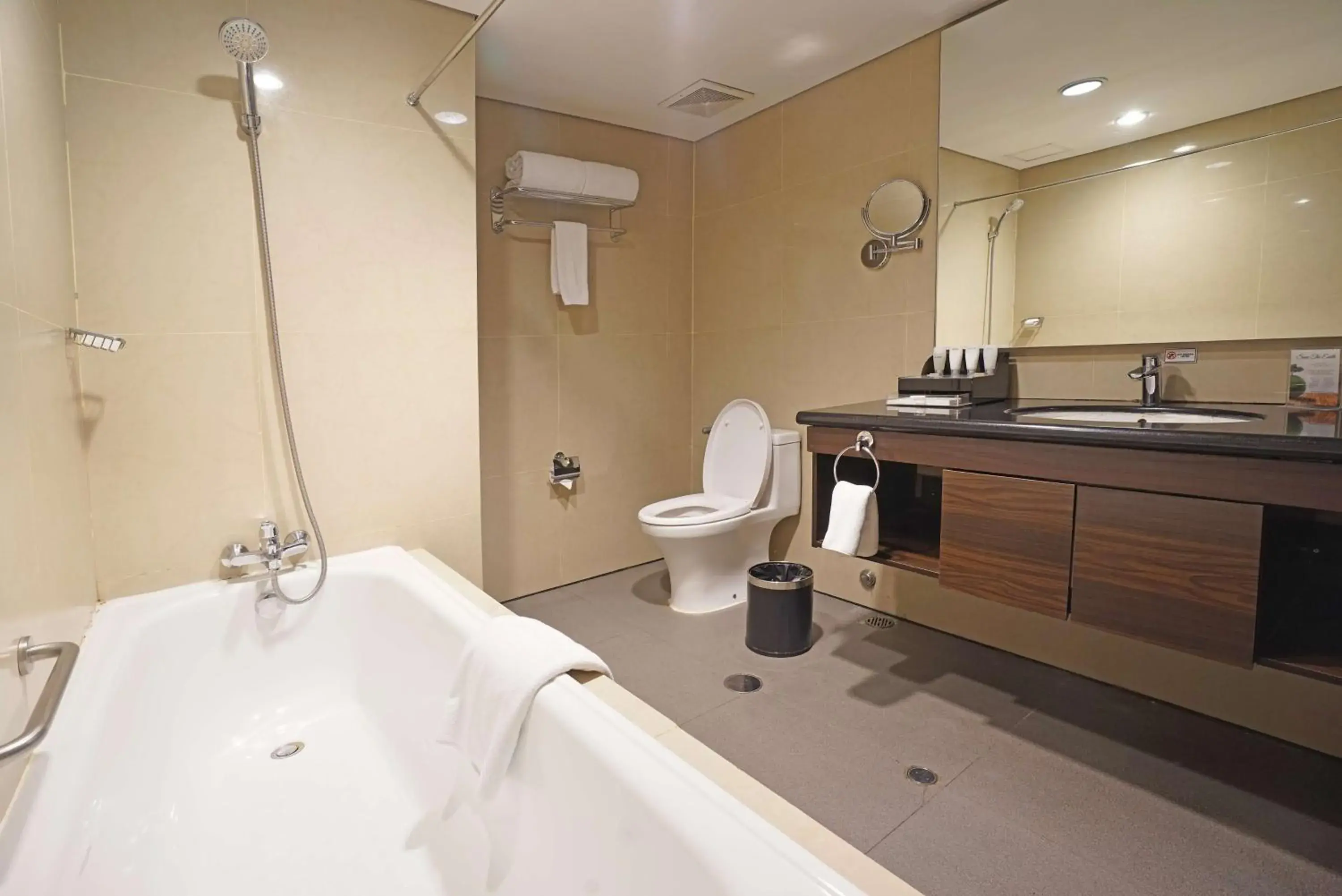 Executive Double Room - Smoking in Best Western Premier The Hive Executive Double Room - Smoking in Best Western Premier The Hive