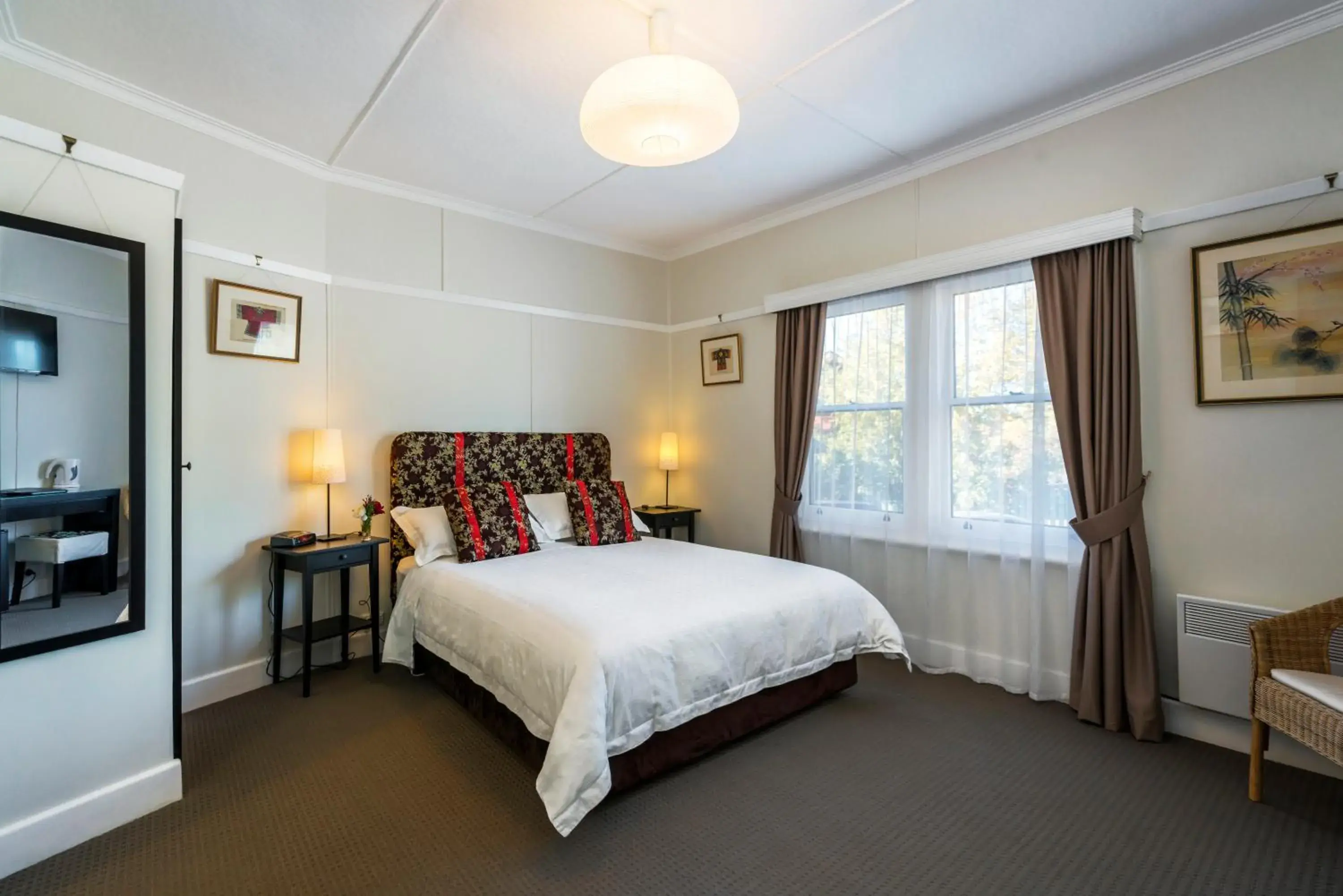 Superior Queen Room in Ashdowns of Dover Superior Queen Room in Ashdowns of Dover