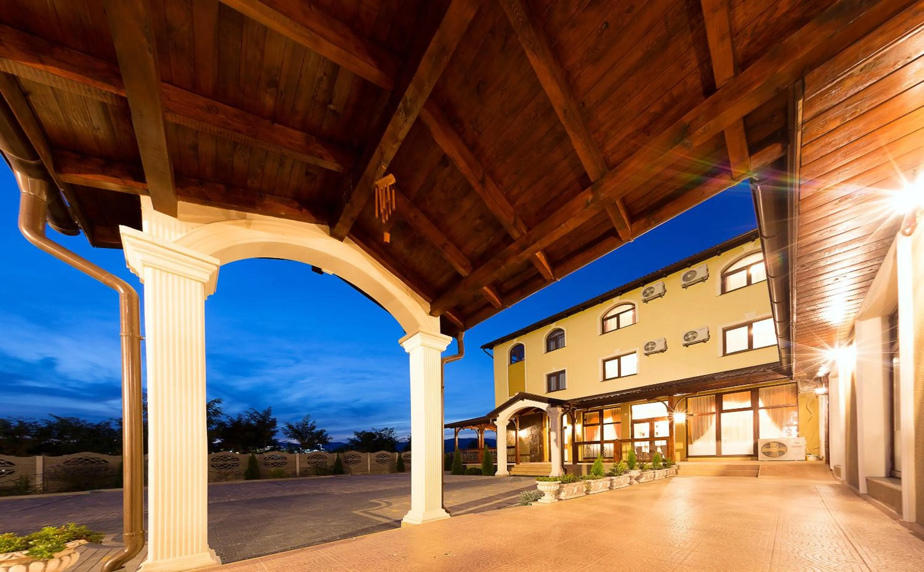 Facade/entrance in Pensiunea Select