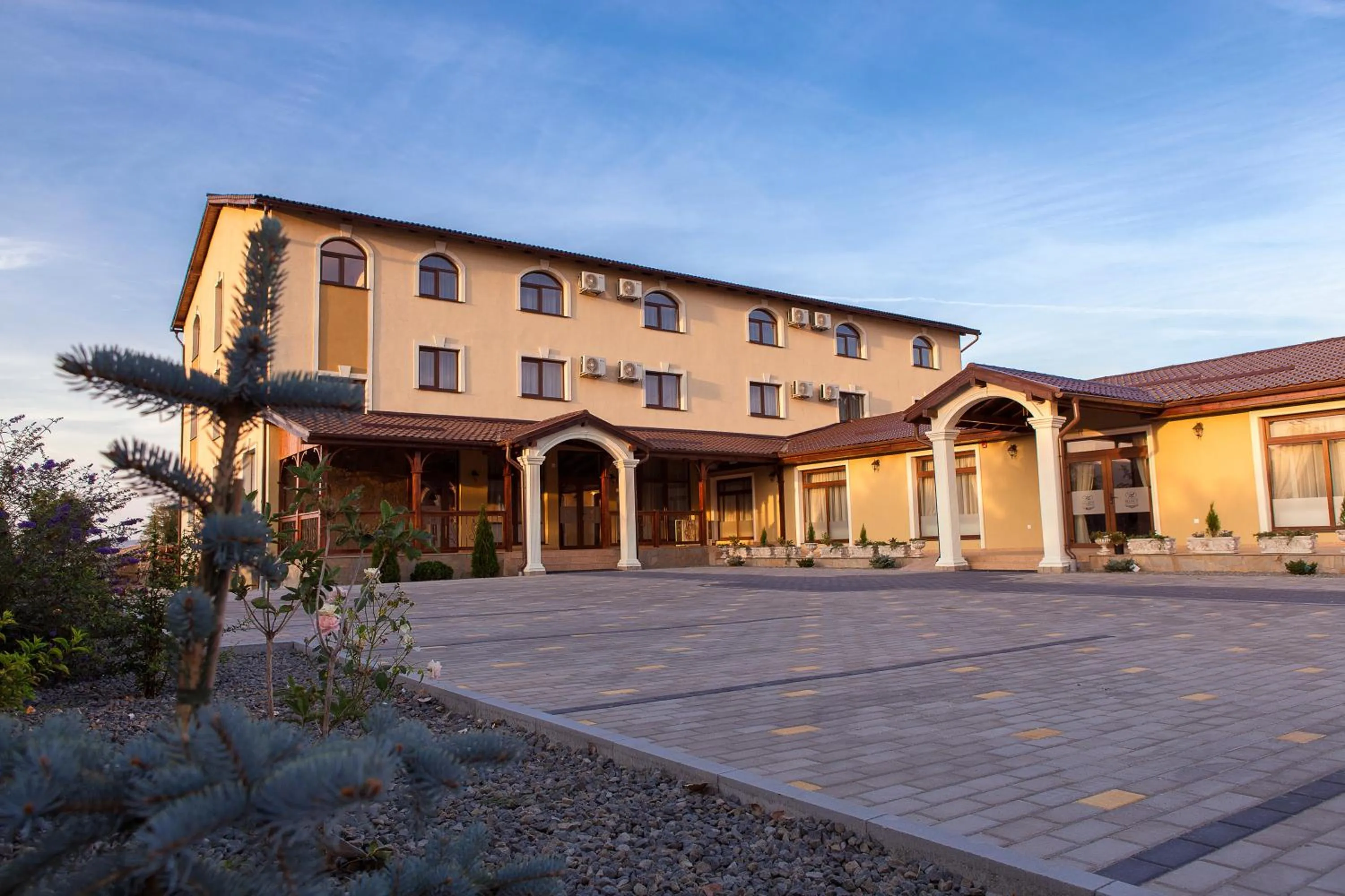 Facade/entrance in Pensiunea Select