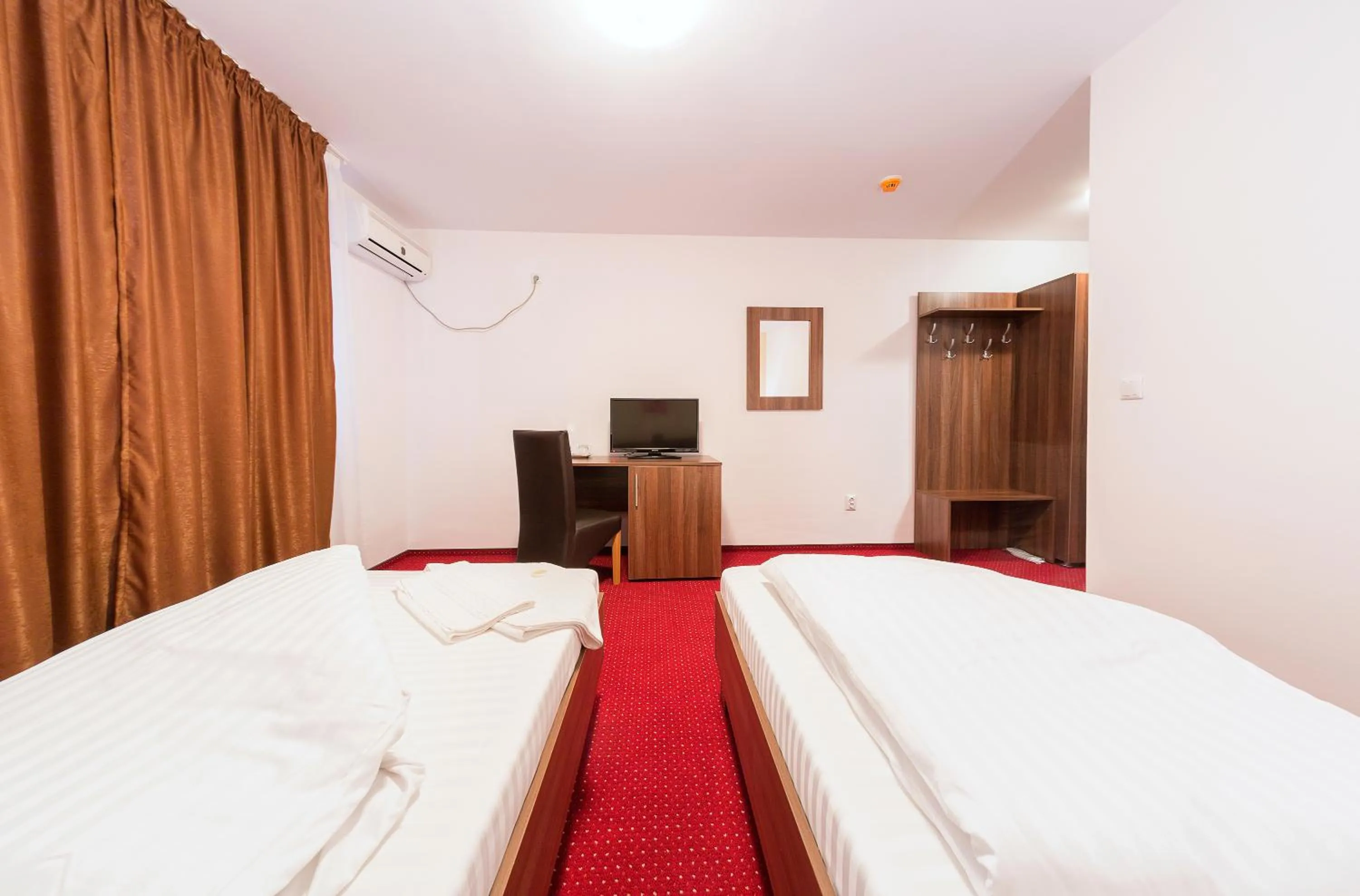 Bed in Pensiunea Select