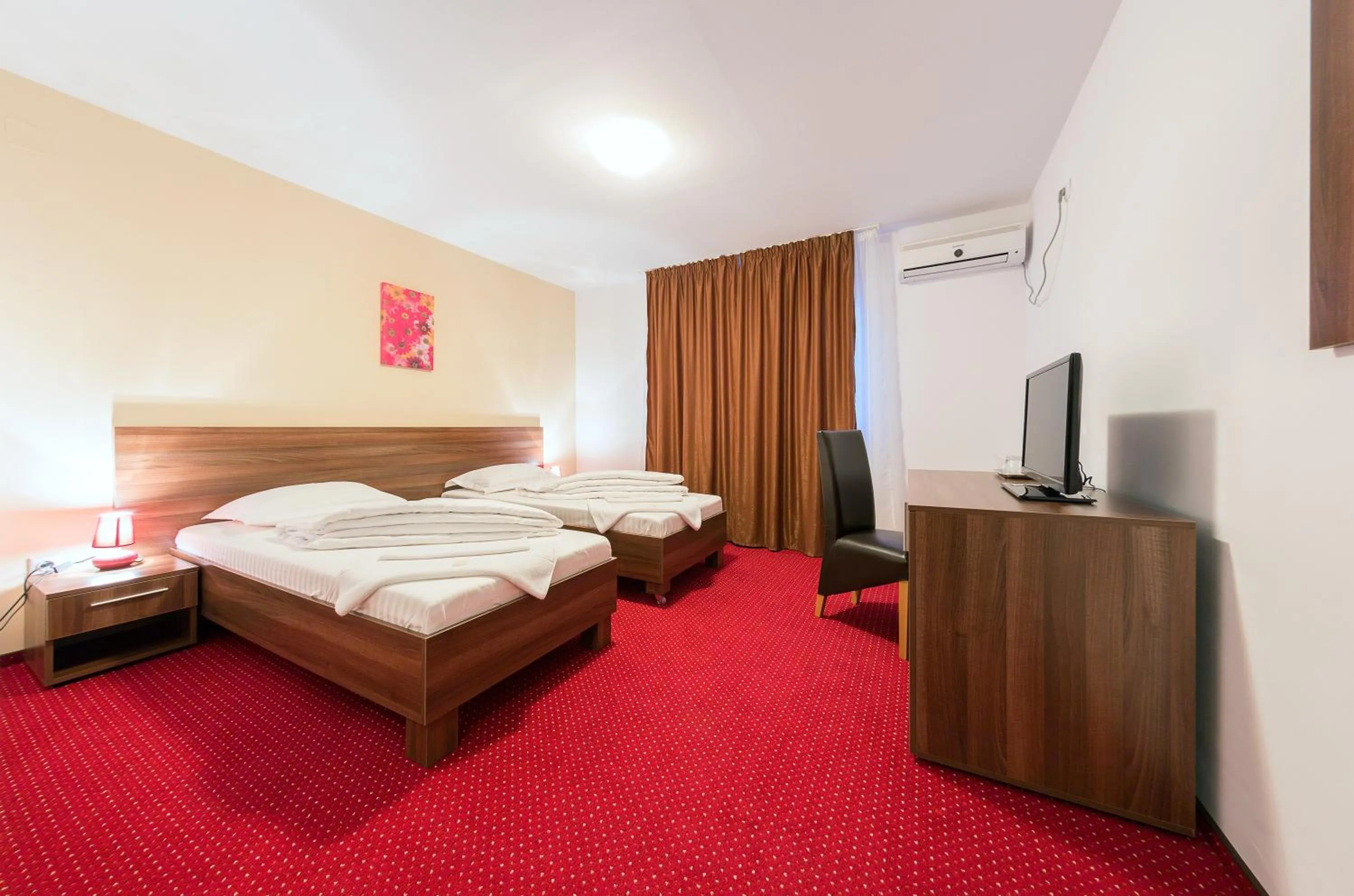 Photo of the whole room, Bed in Pensiunea Select