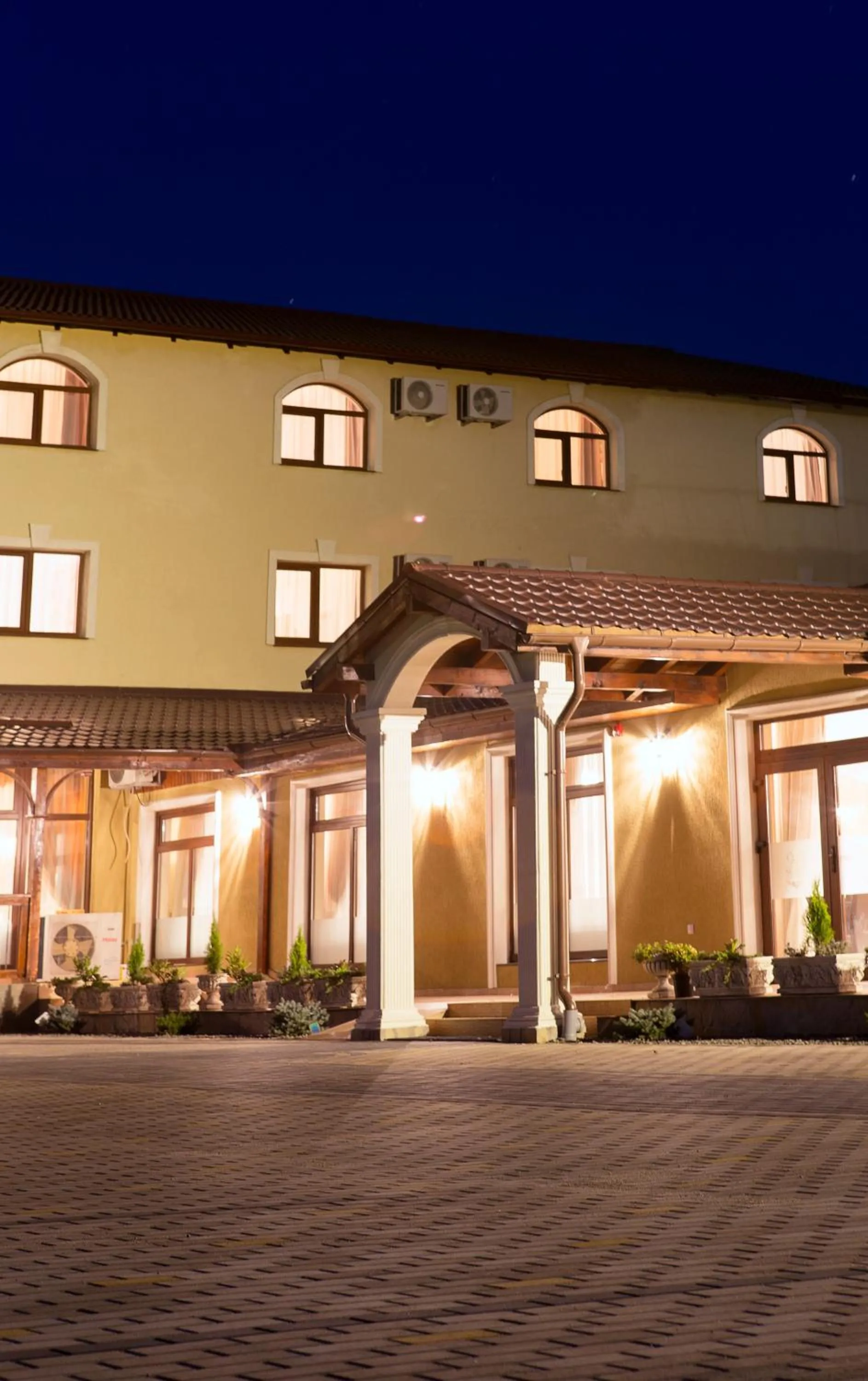 Facade/entrance in Pensiunea Select