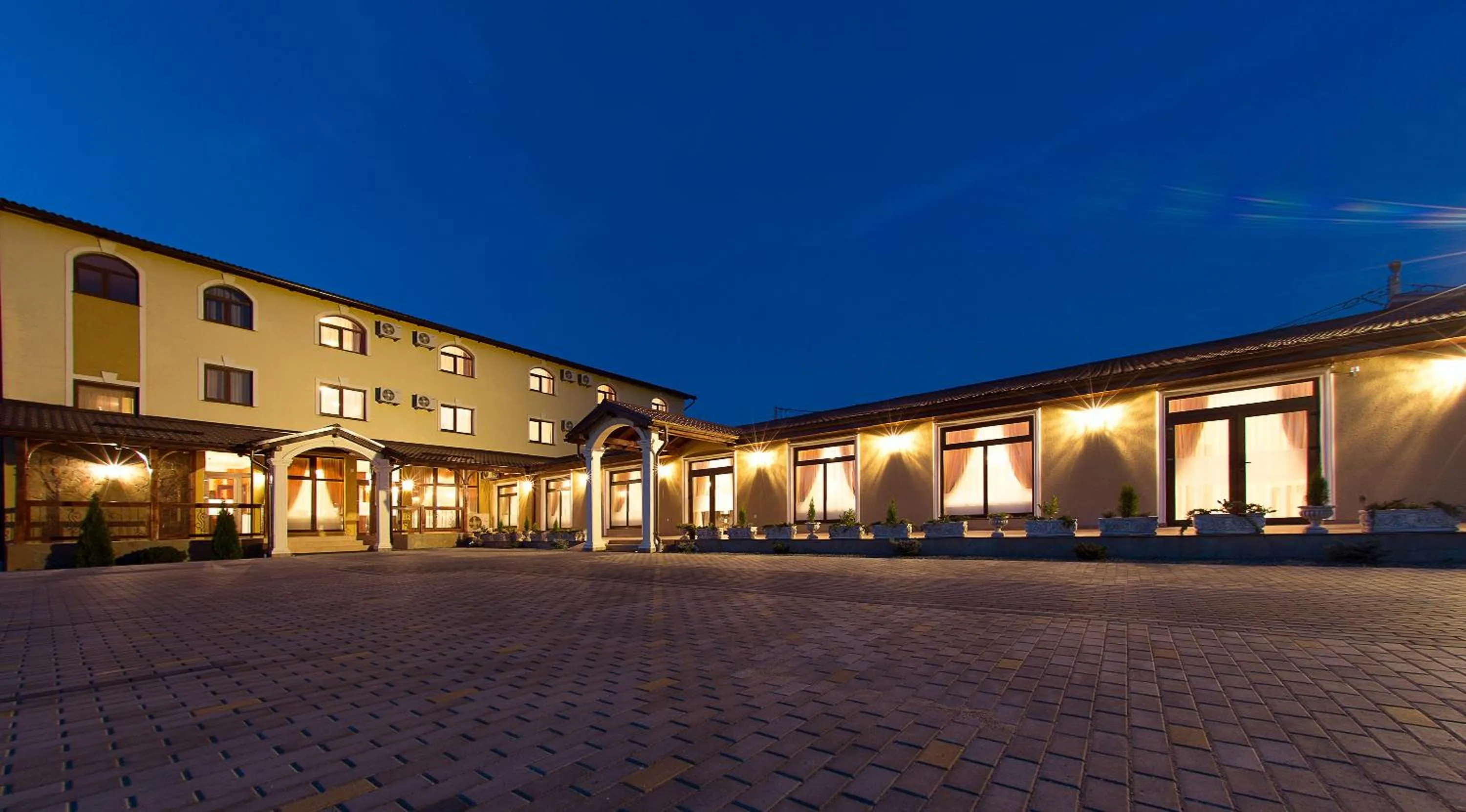 Facade/entrance in Pensiunea Select