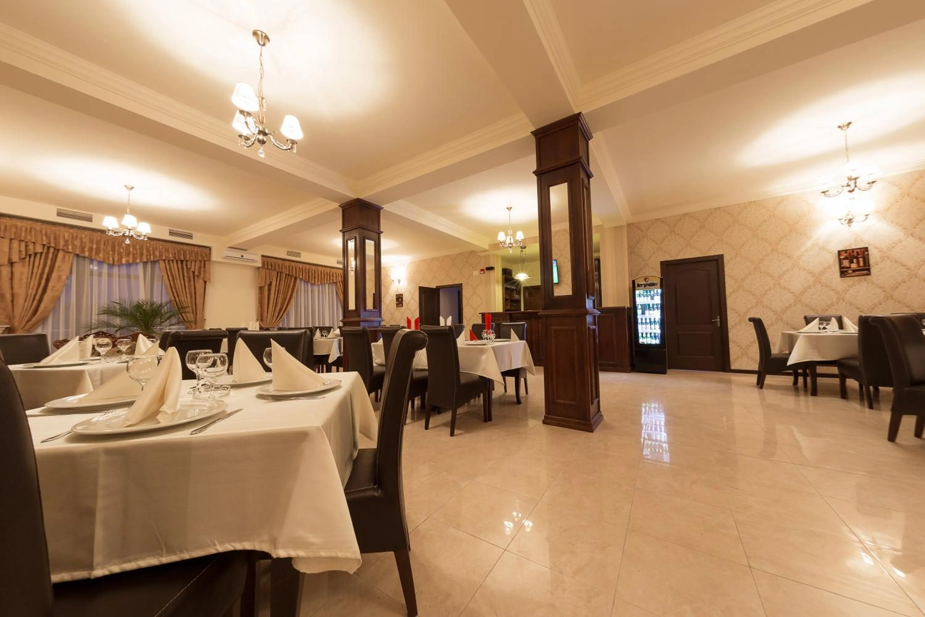 Restaurant/places to eat in Pensiunea Select