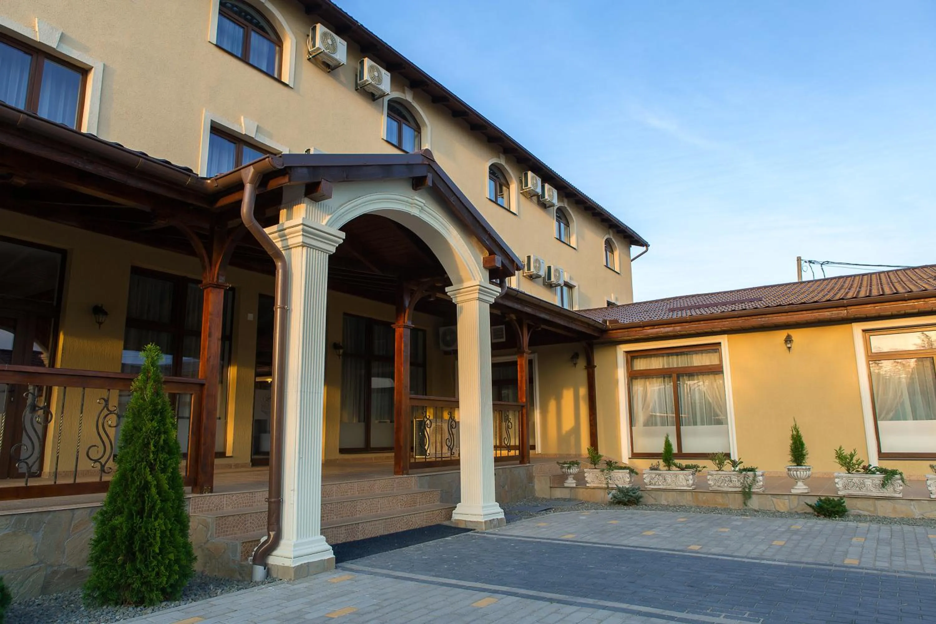 Facade/entrance in Pensiunea Select