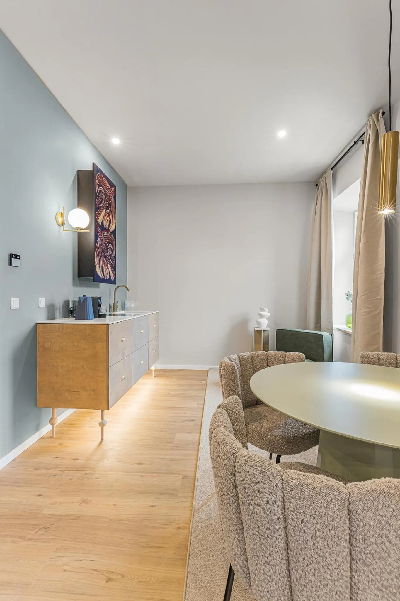 Living room in kalm stay - a design Aparthotel