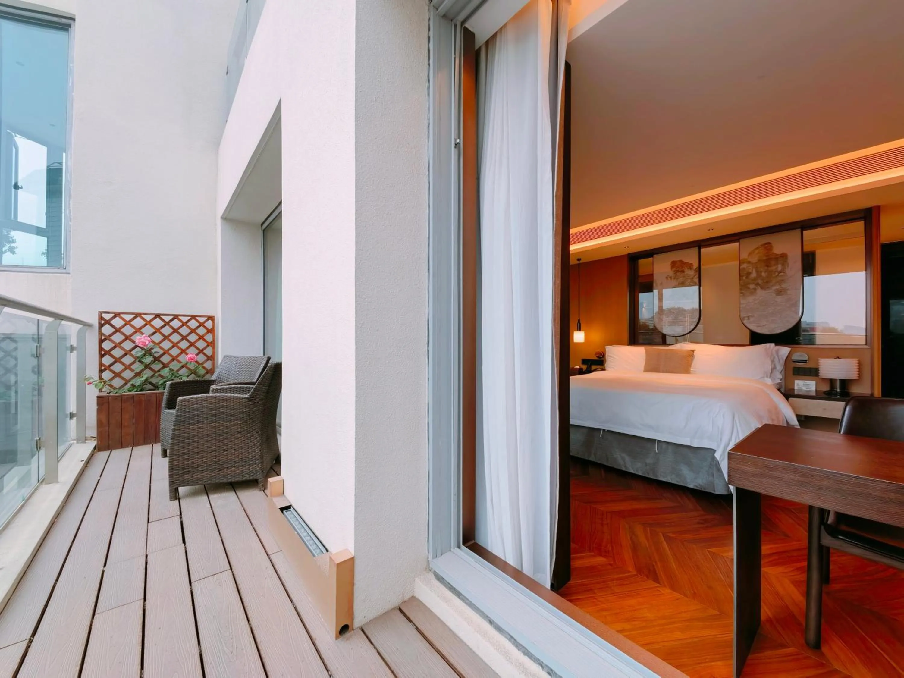 Balcony/Terrace, Bed in The Purple Horse Hotel Beijing