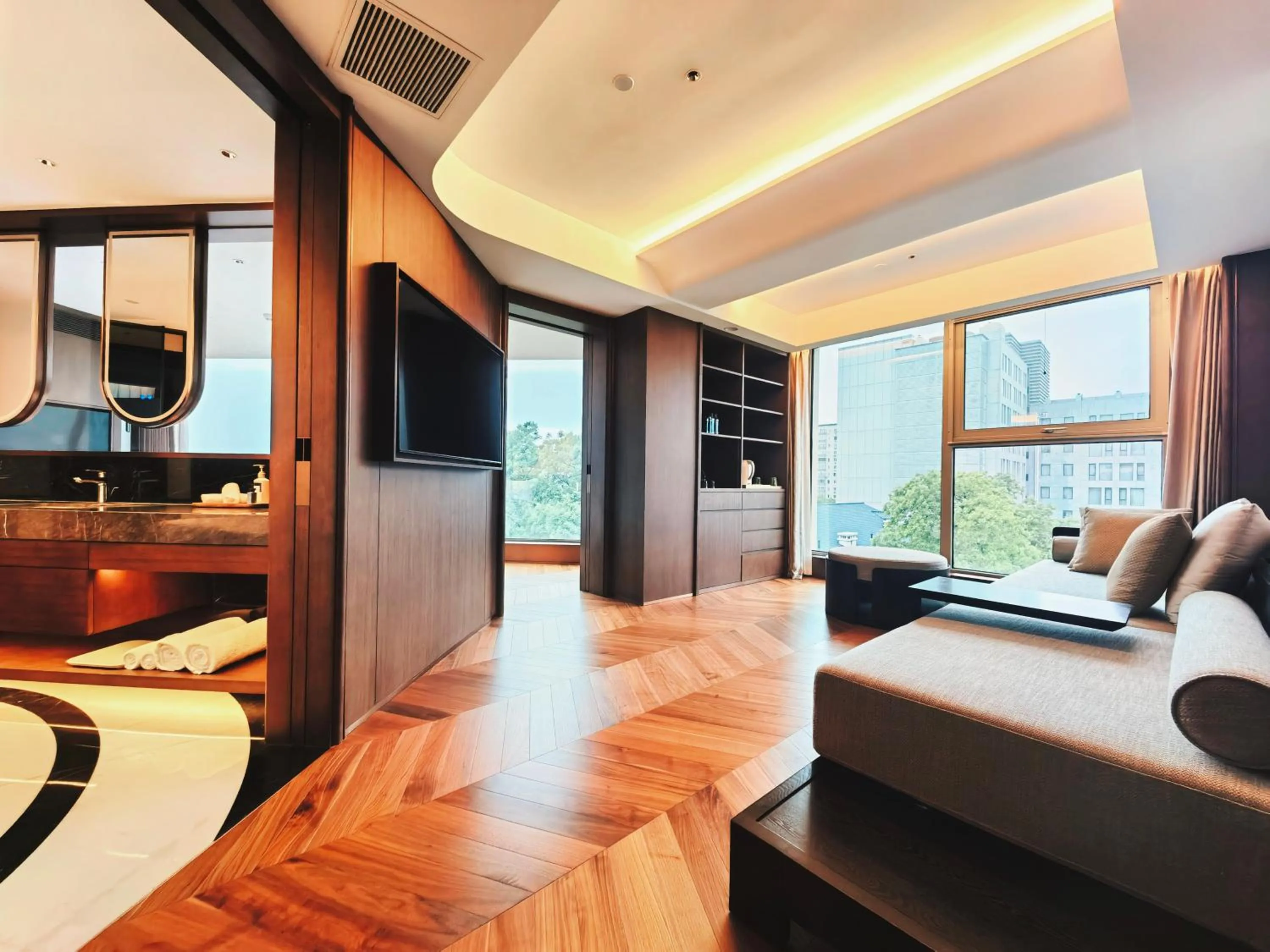 Seating area, Bed in The Purple Horse Hotel Beijing