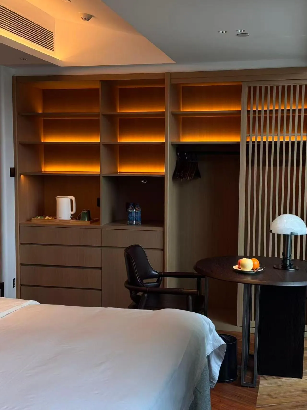 Property building, Bed in The Purple Horse Hotel Beijing