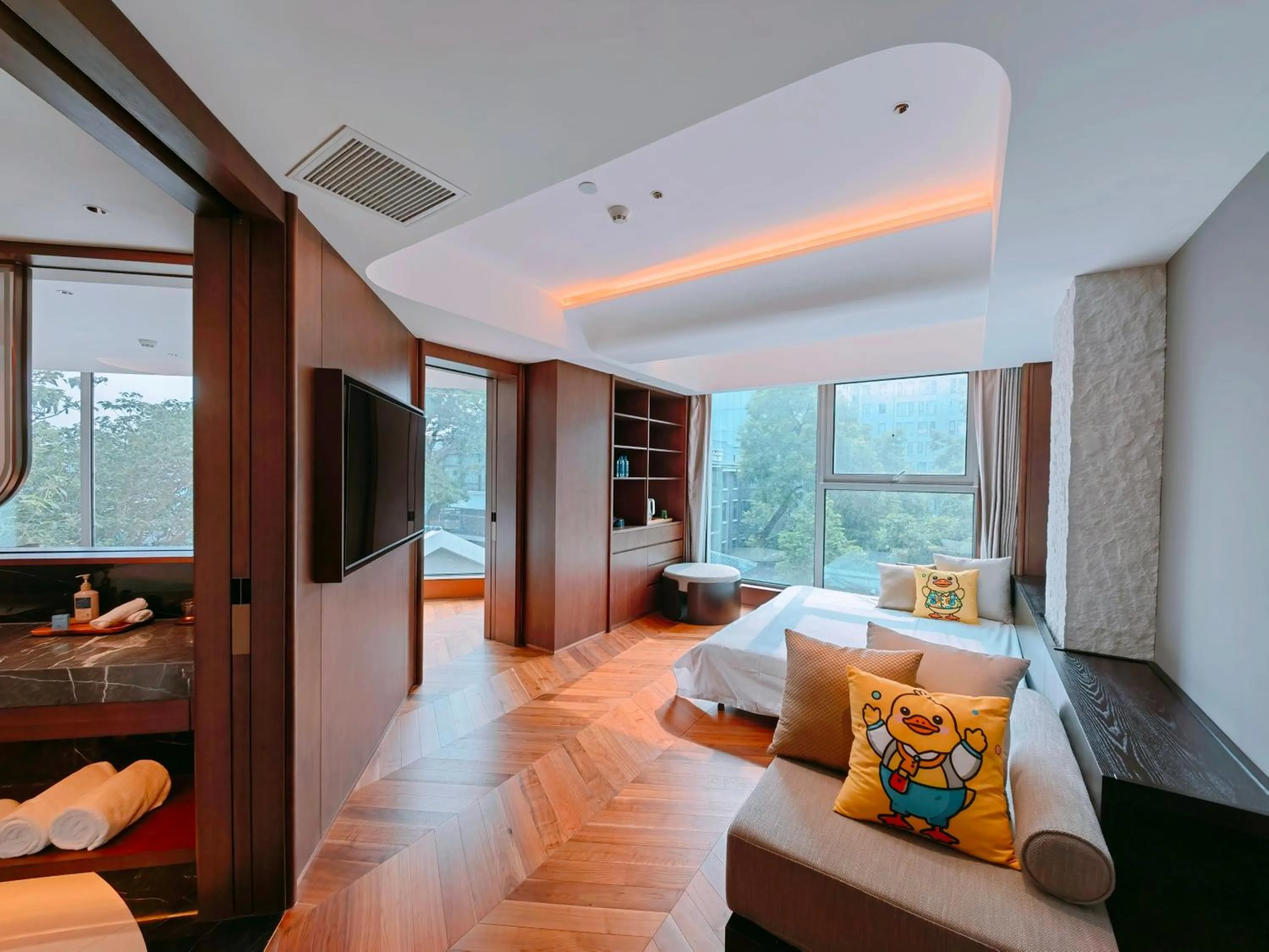 Living room, Bed in The Purple Horse Hotel Beijing