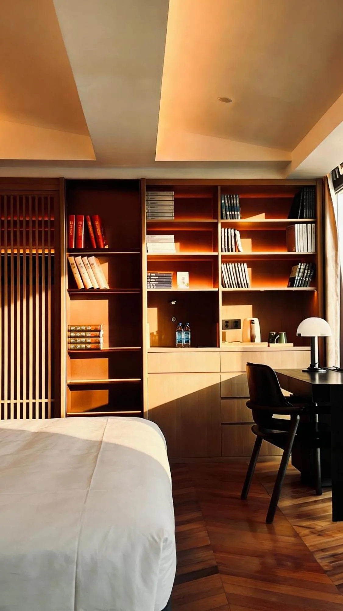 Photo of the whole room, Bed in The Purple Horse Hotel Beijing