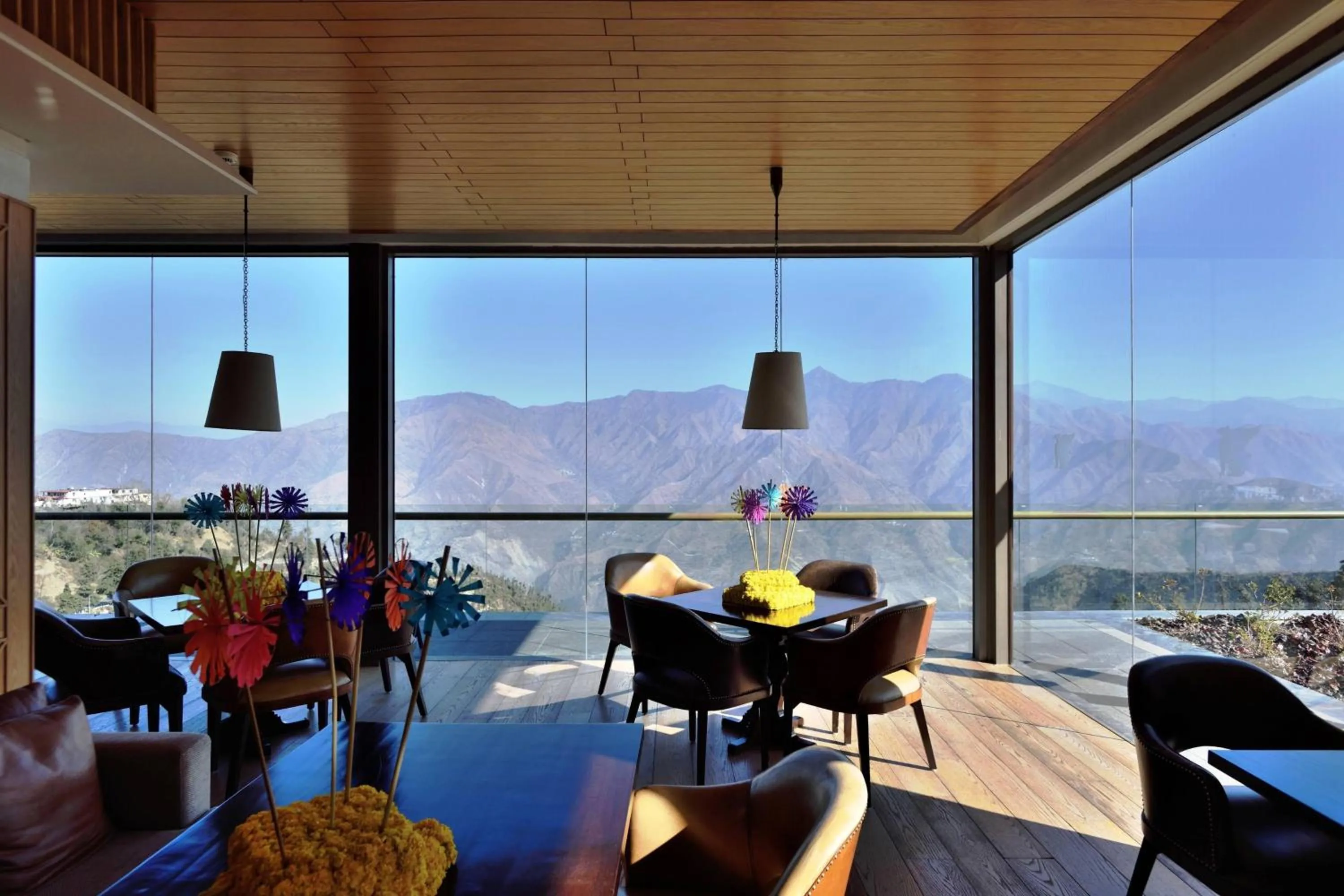 Lounge or bar in JW Marriott Mussoorie Walnut Grove Resort & Spa