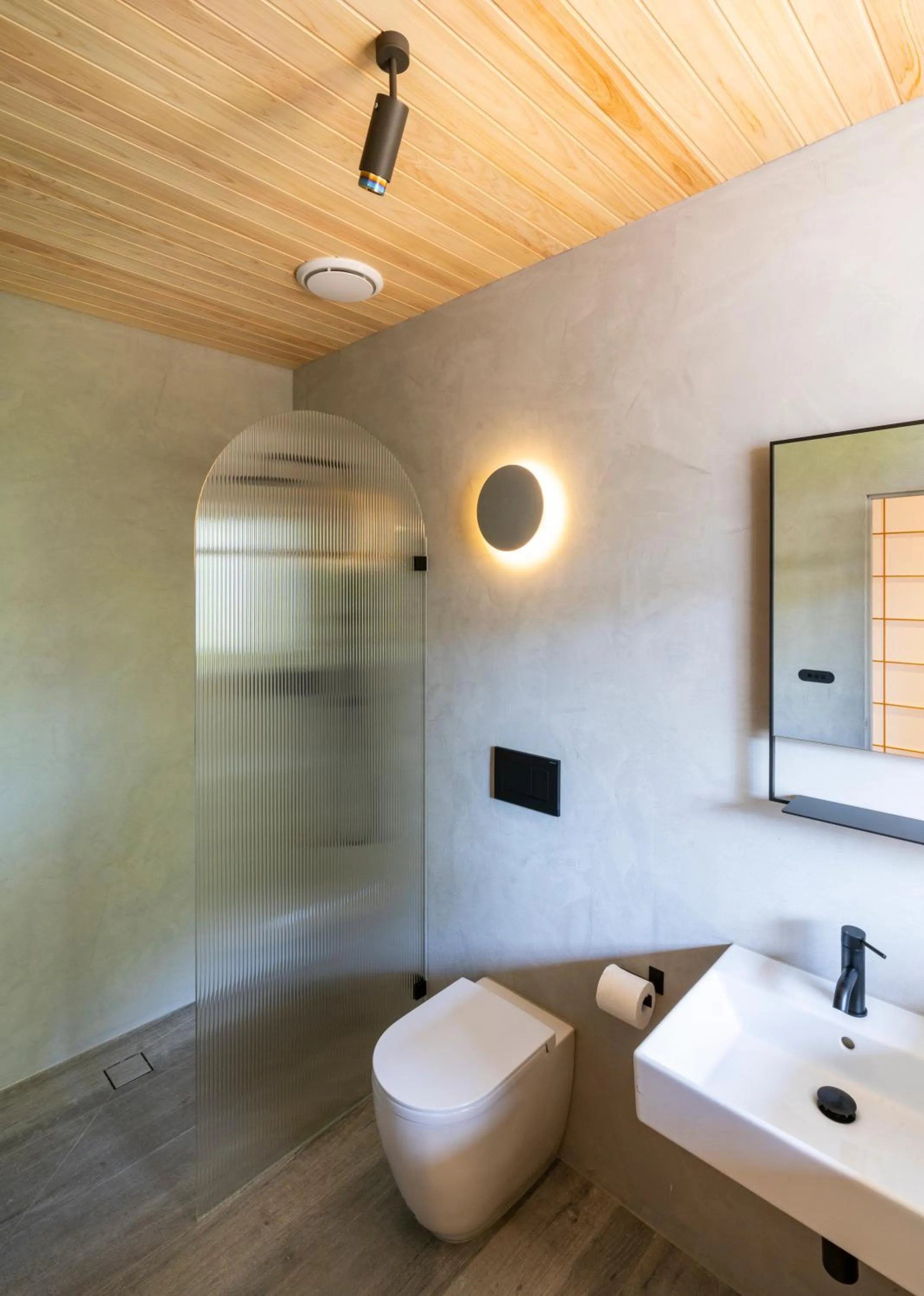 Shower in In The Brick Spa And Hotel