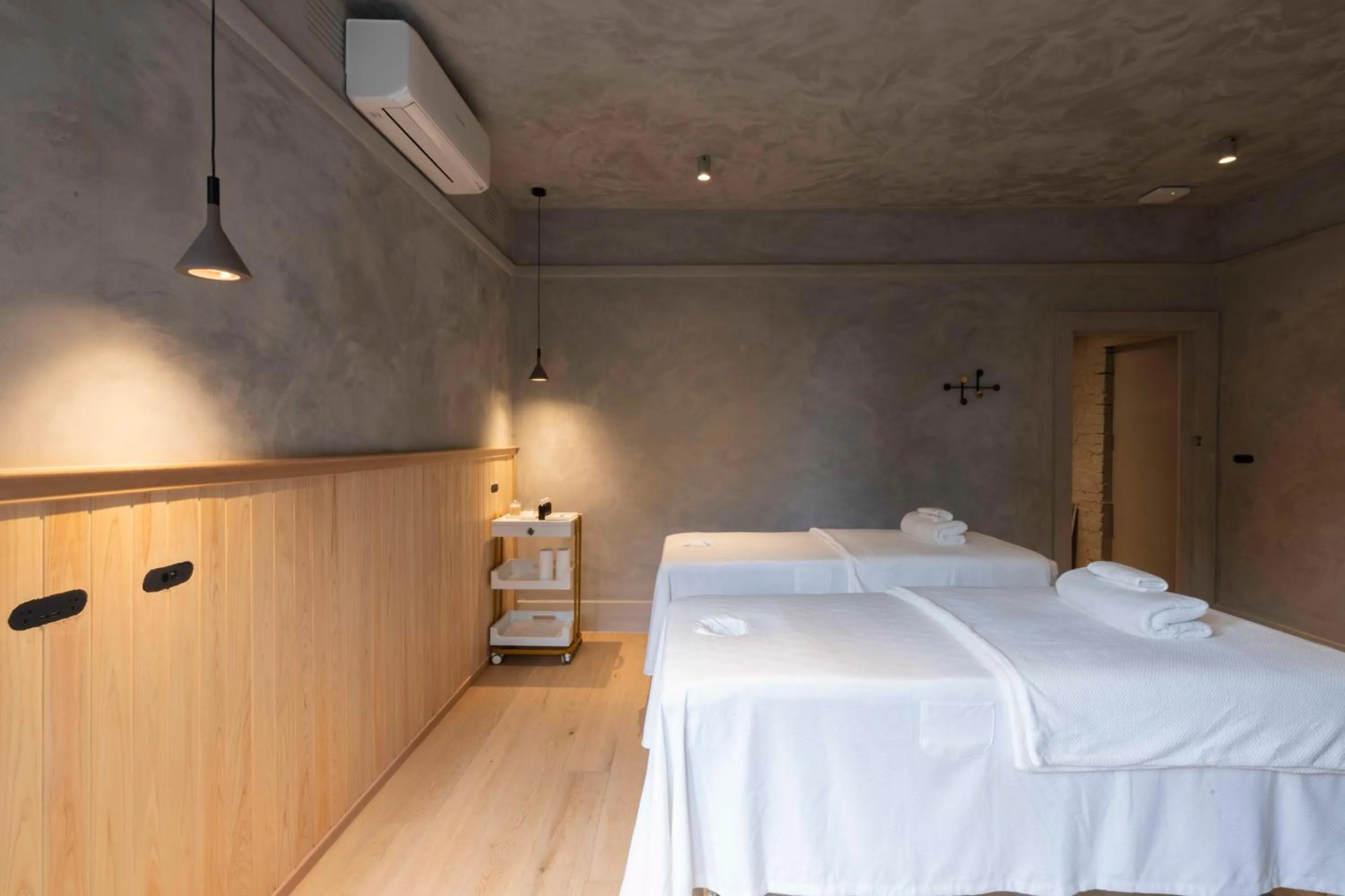 Spa and wellness centre/facilities, Bed in In The Brick Spa And Hotel