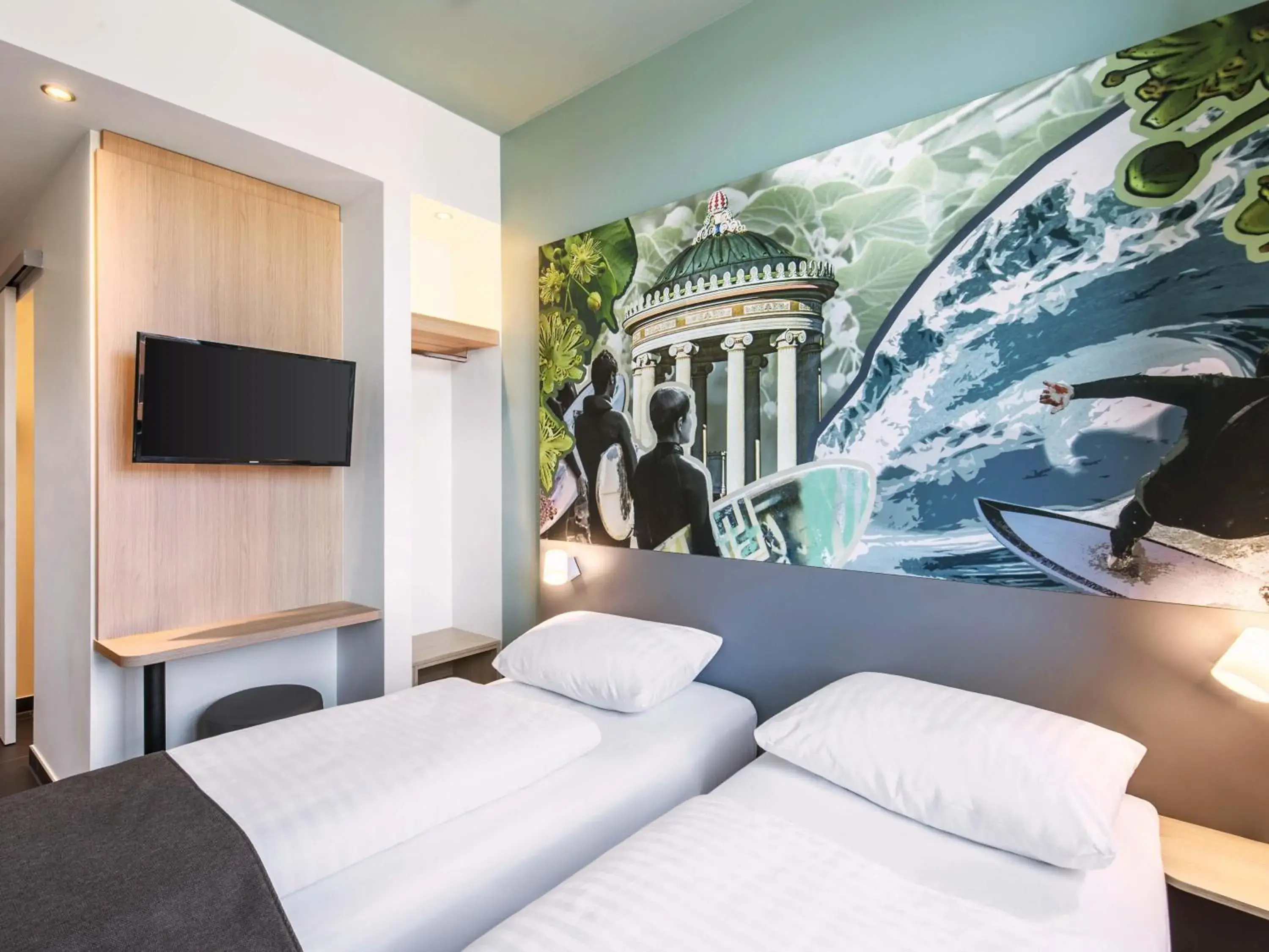 Photo of the whole room, Bed in B&B Hotel München-Trudering Photo of the whole room, Bed in B&B Hotel München-Trudering