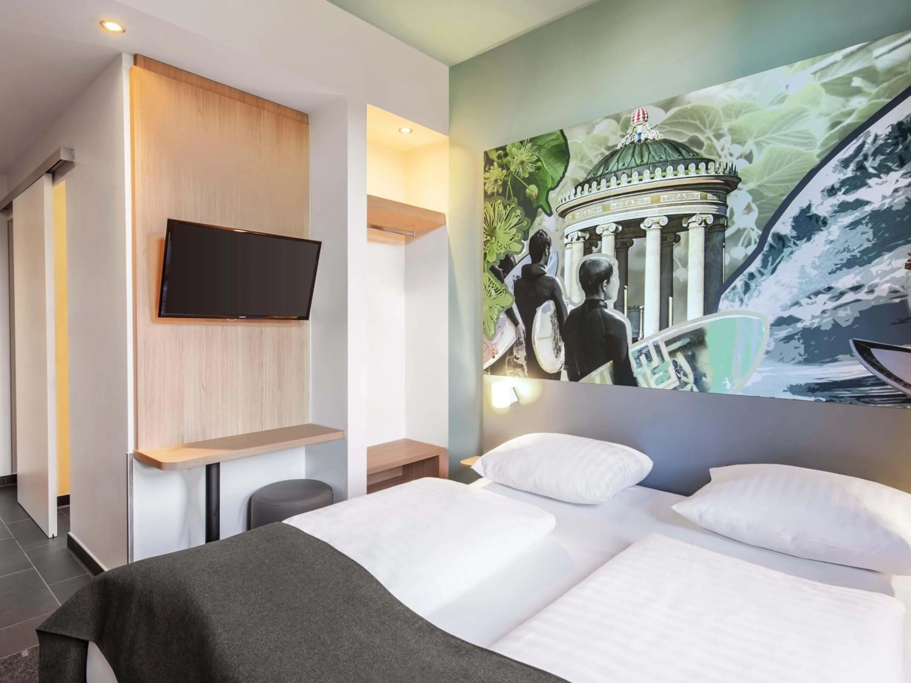 Photo of the whole room, Bed in B&B Hotel München-Trudering