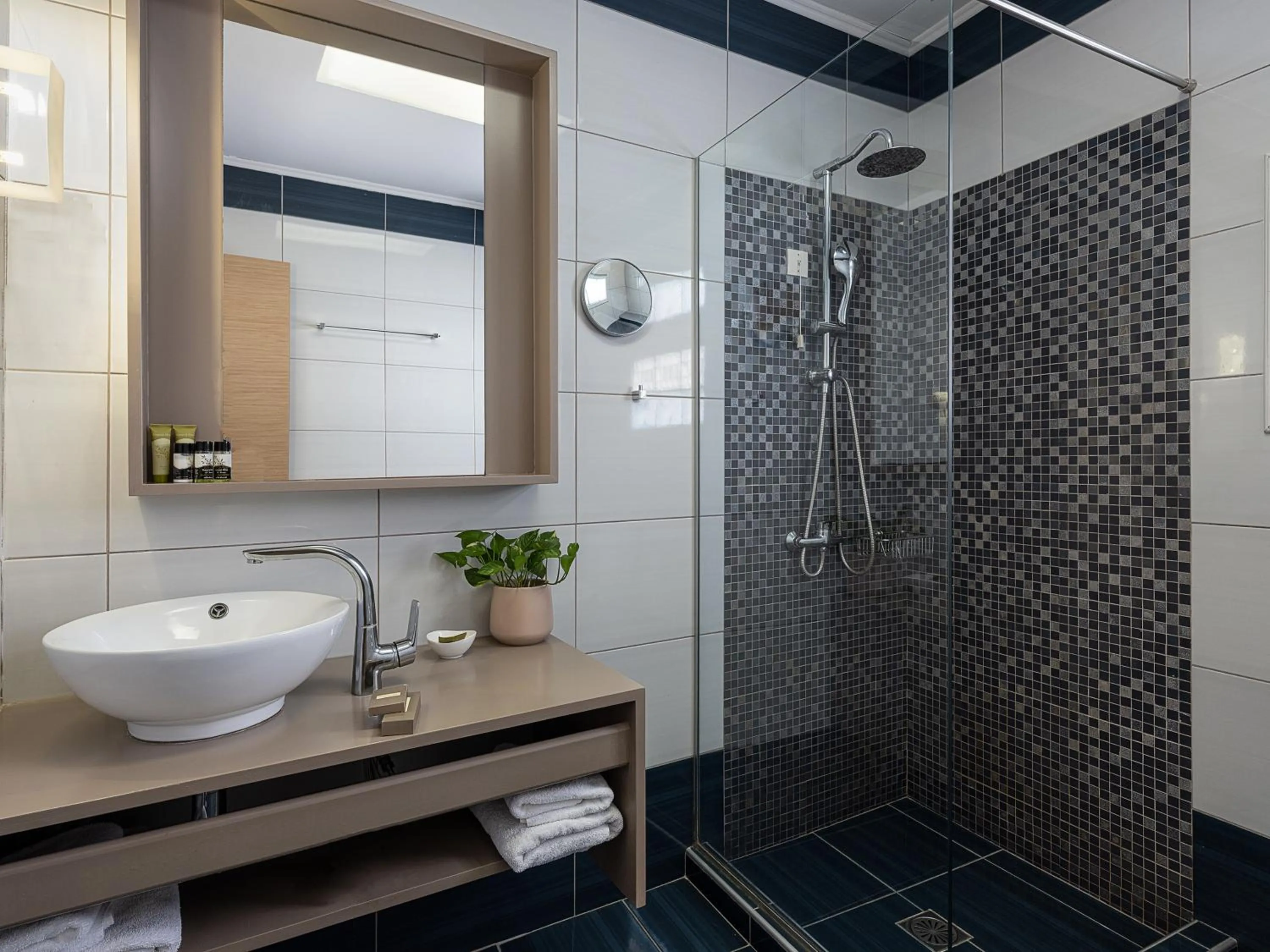 Bathroom in Elia Potie