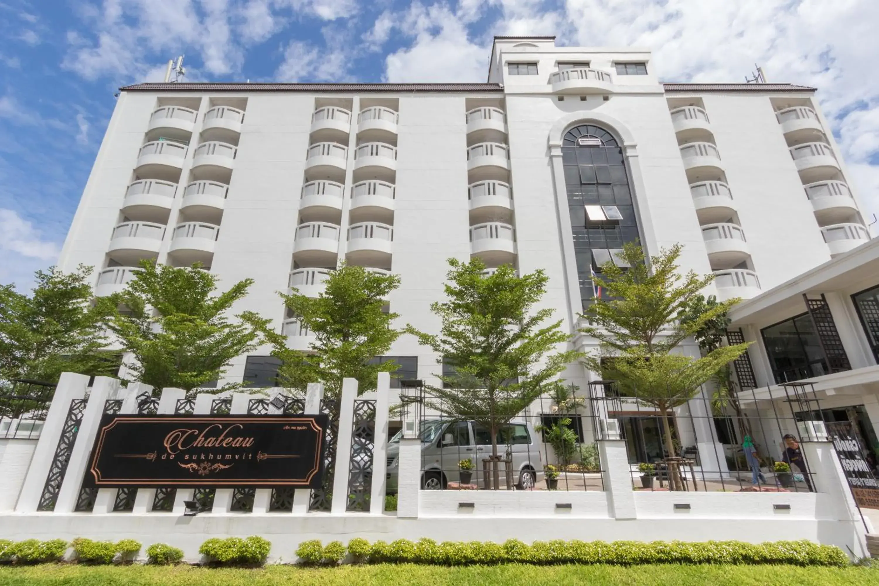 Property building in Chateau de Sukhumvit Property building in Chateau de Sukhumvit