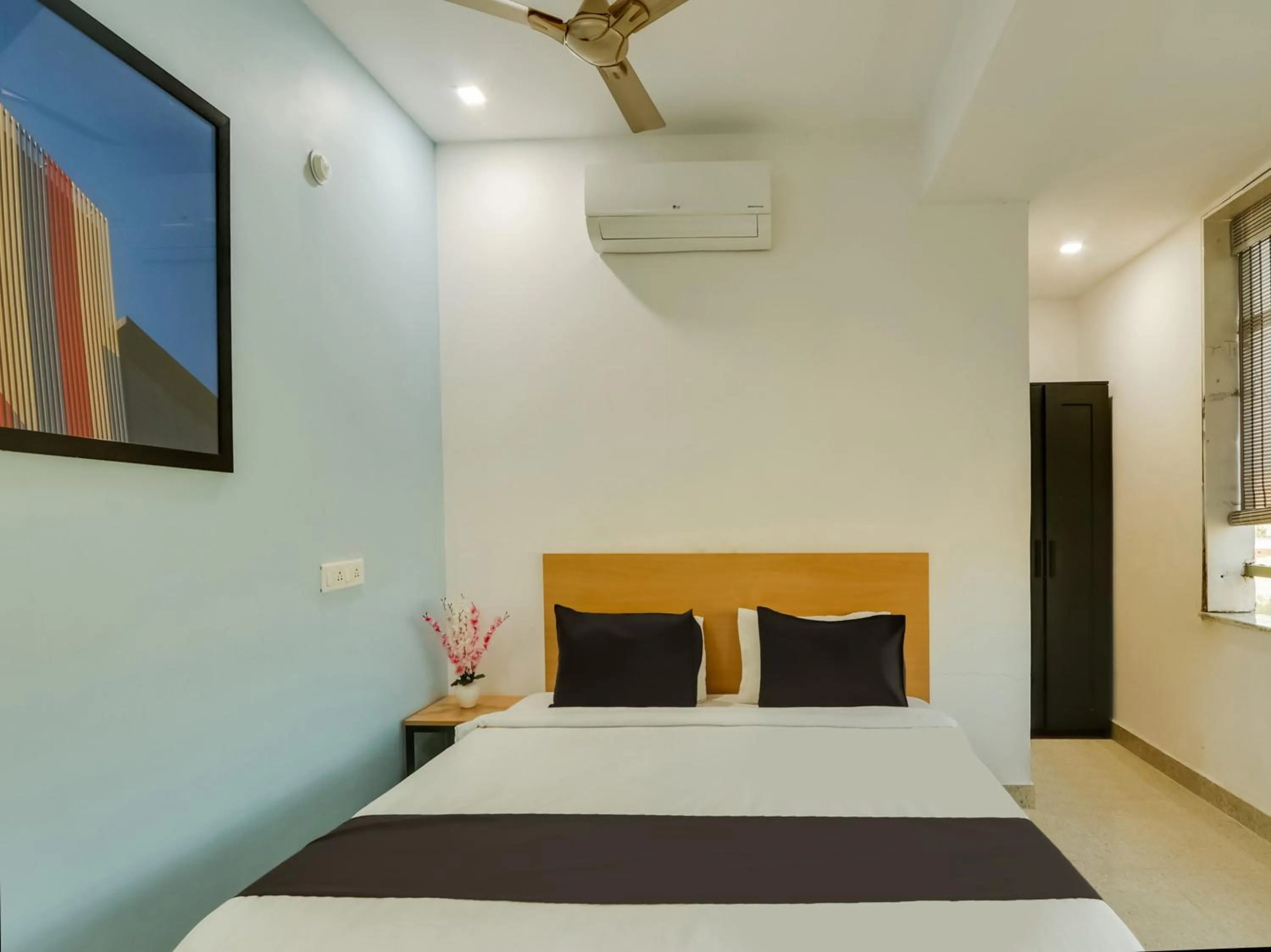 Bedroom, Bed in Super Townhouse Qualia Prime