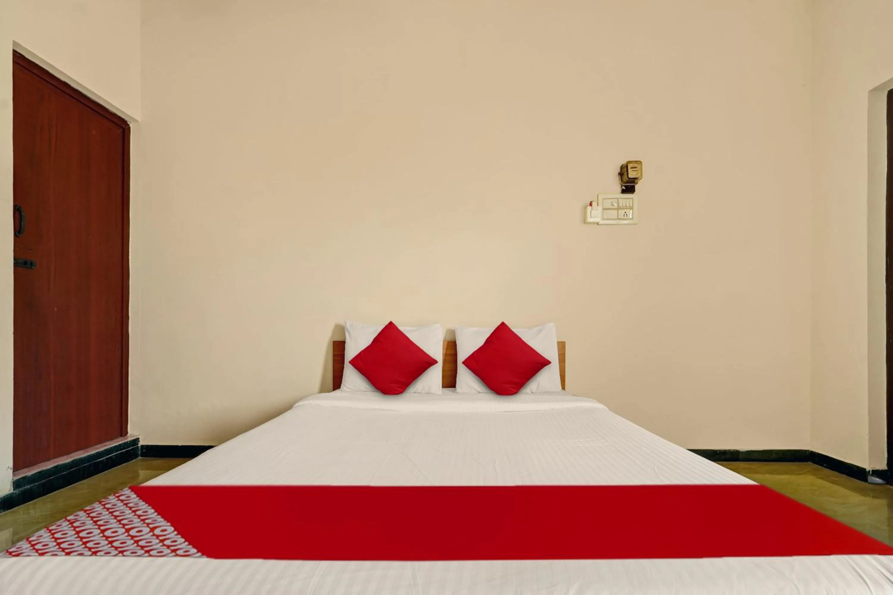 Bedroom, Bed in Hotel O Trident Inn