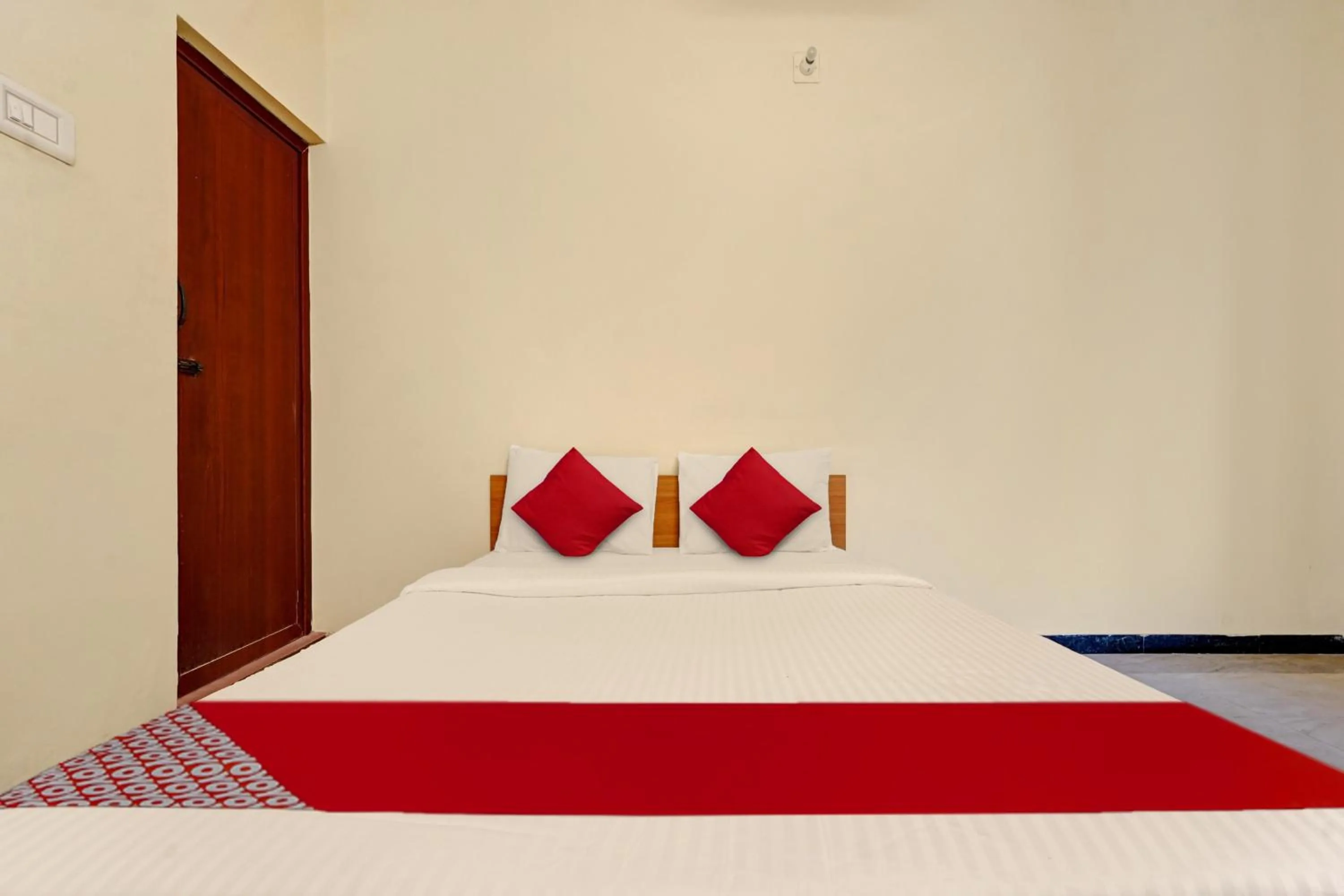 Bedroom, Bed in Hotel O Trident Inn