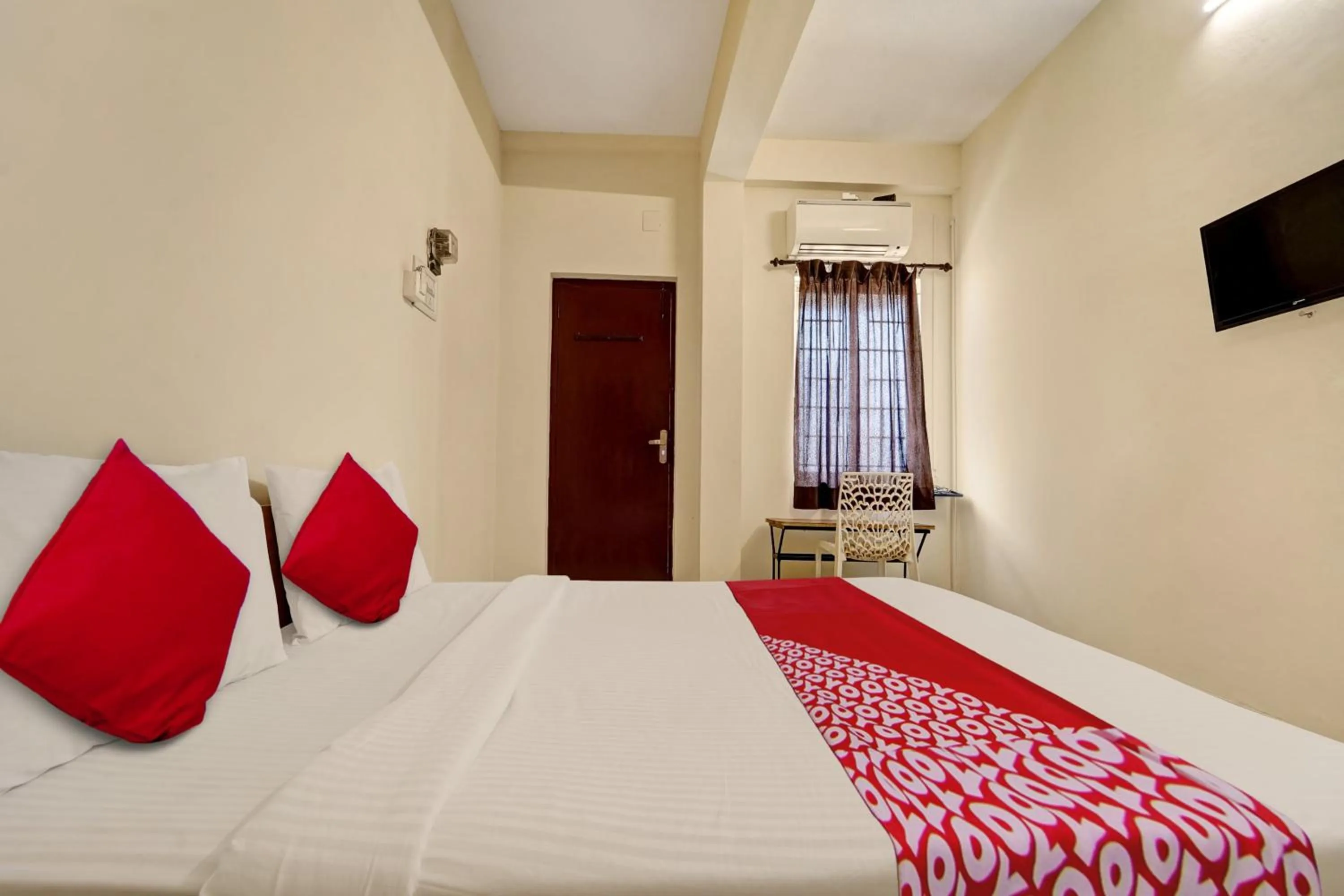 Bedroom, Bed in Hotel O Trident Inn