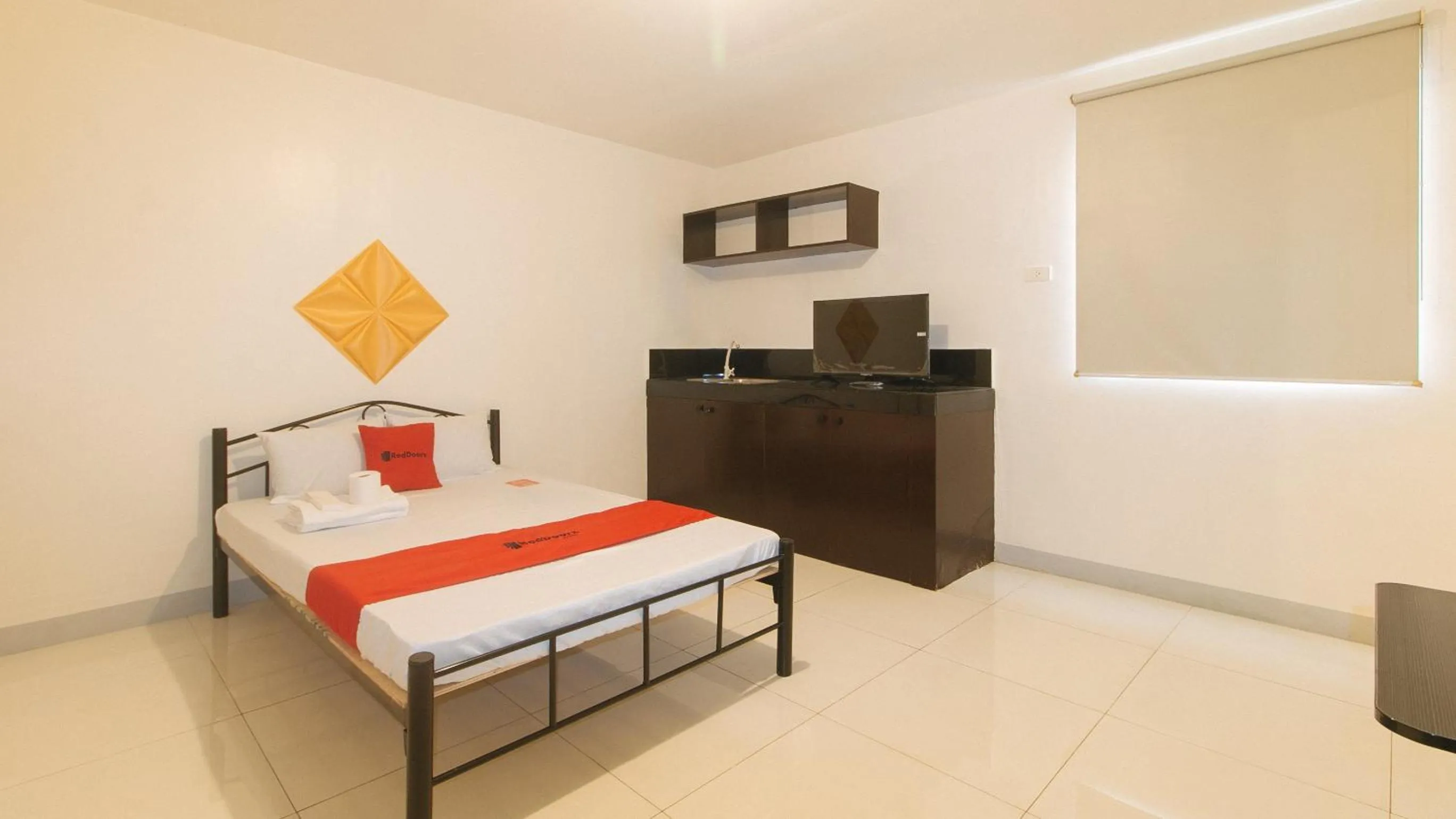 Bed in RedDoorz @ The Vjour Hotel Makati