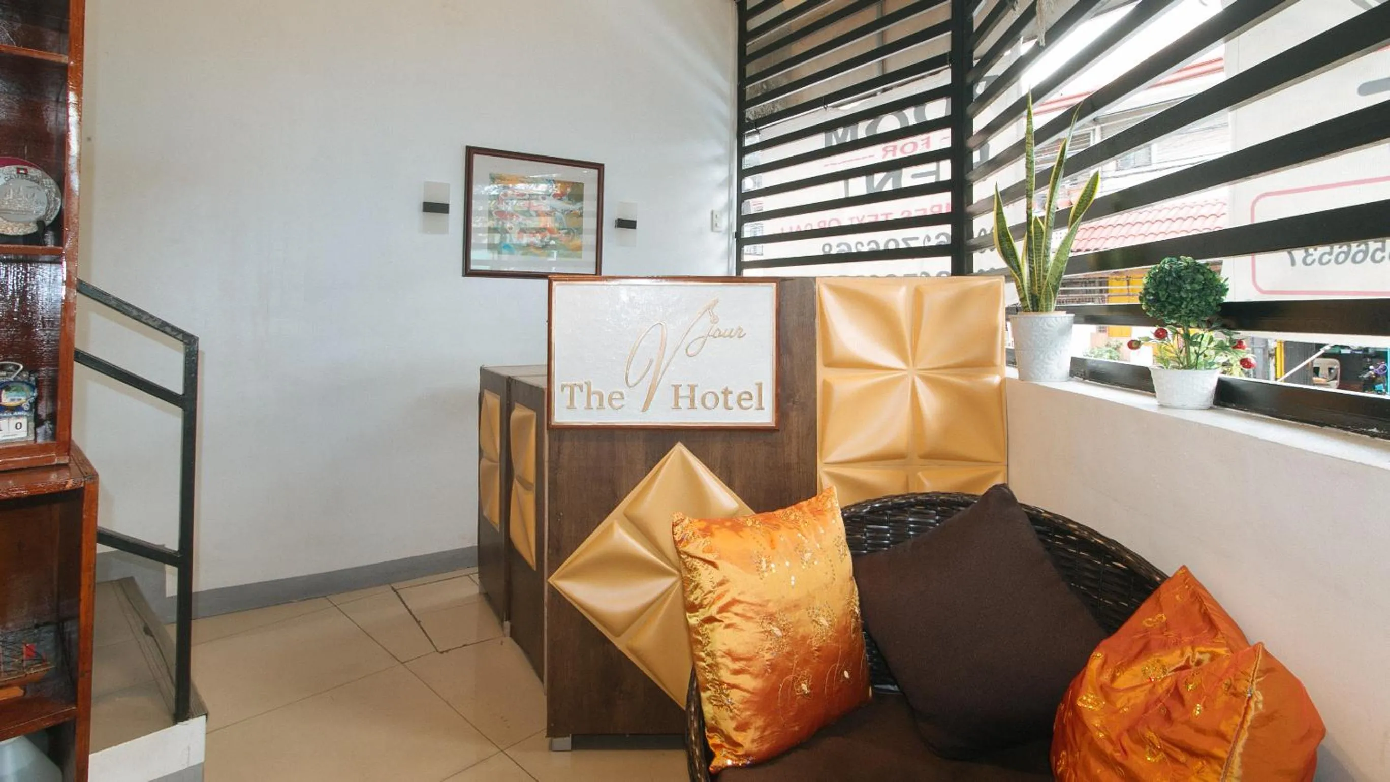 Living room in RedDoorz @ The Vjour Hotel Makati