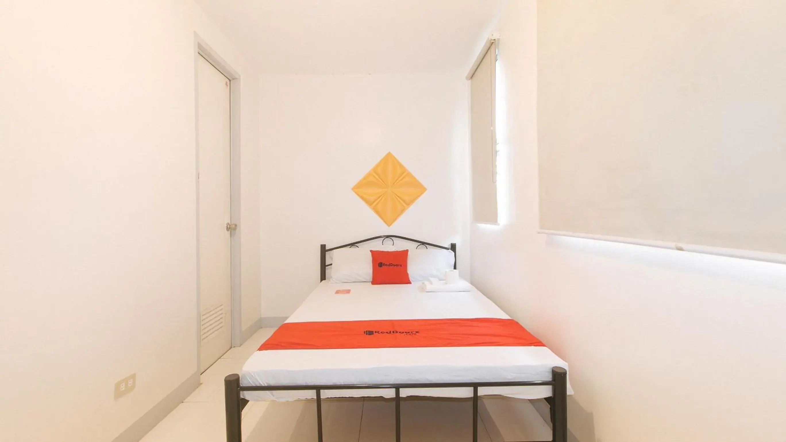 Superior Room in RedDoorz @ The Vjour Hotel Makati Superior Room in RedDoorz @ The Vjour Hotel Makati