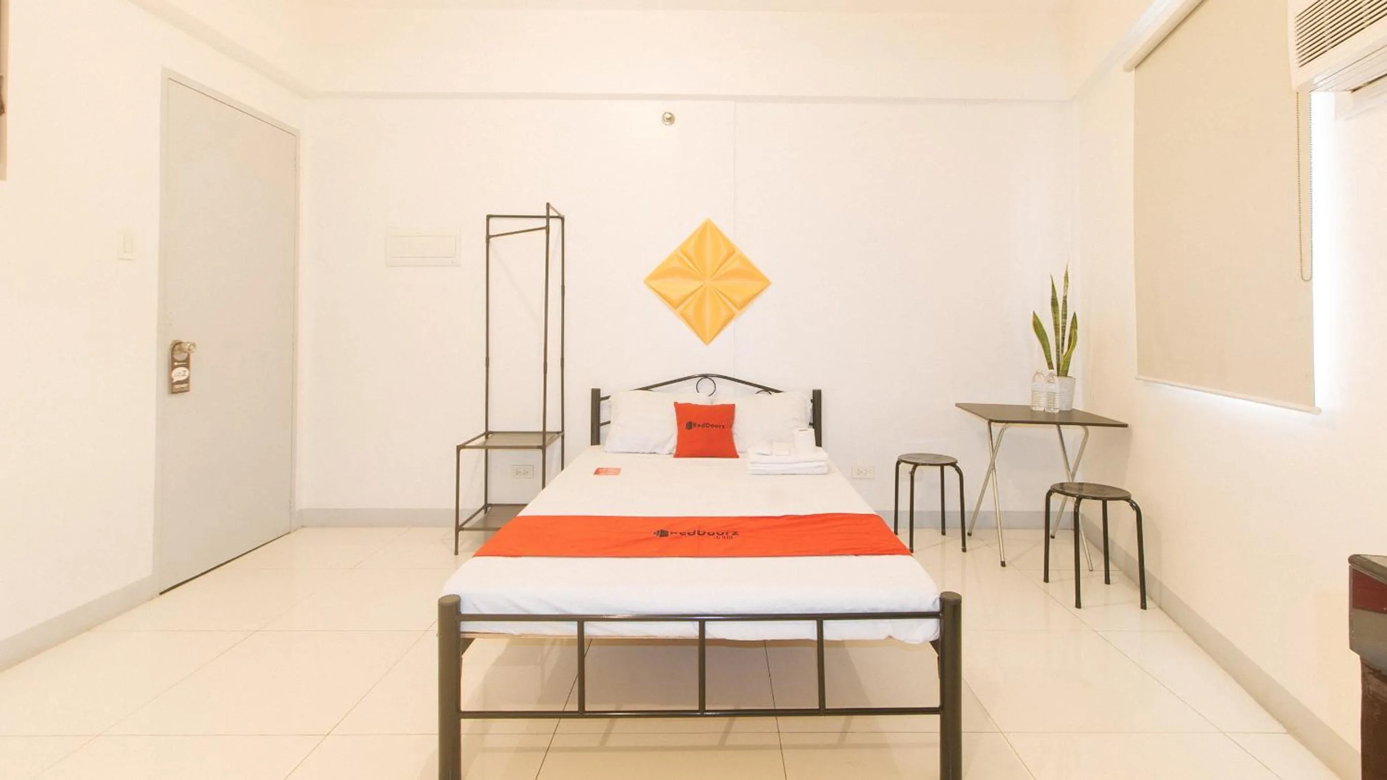 Bedroom in RedDoorz @ The Vjour Hotel Makati