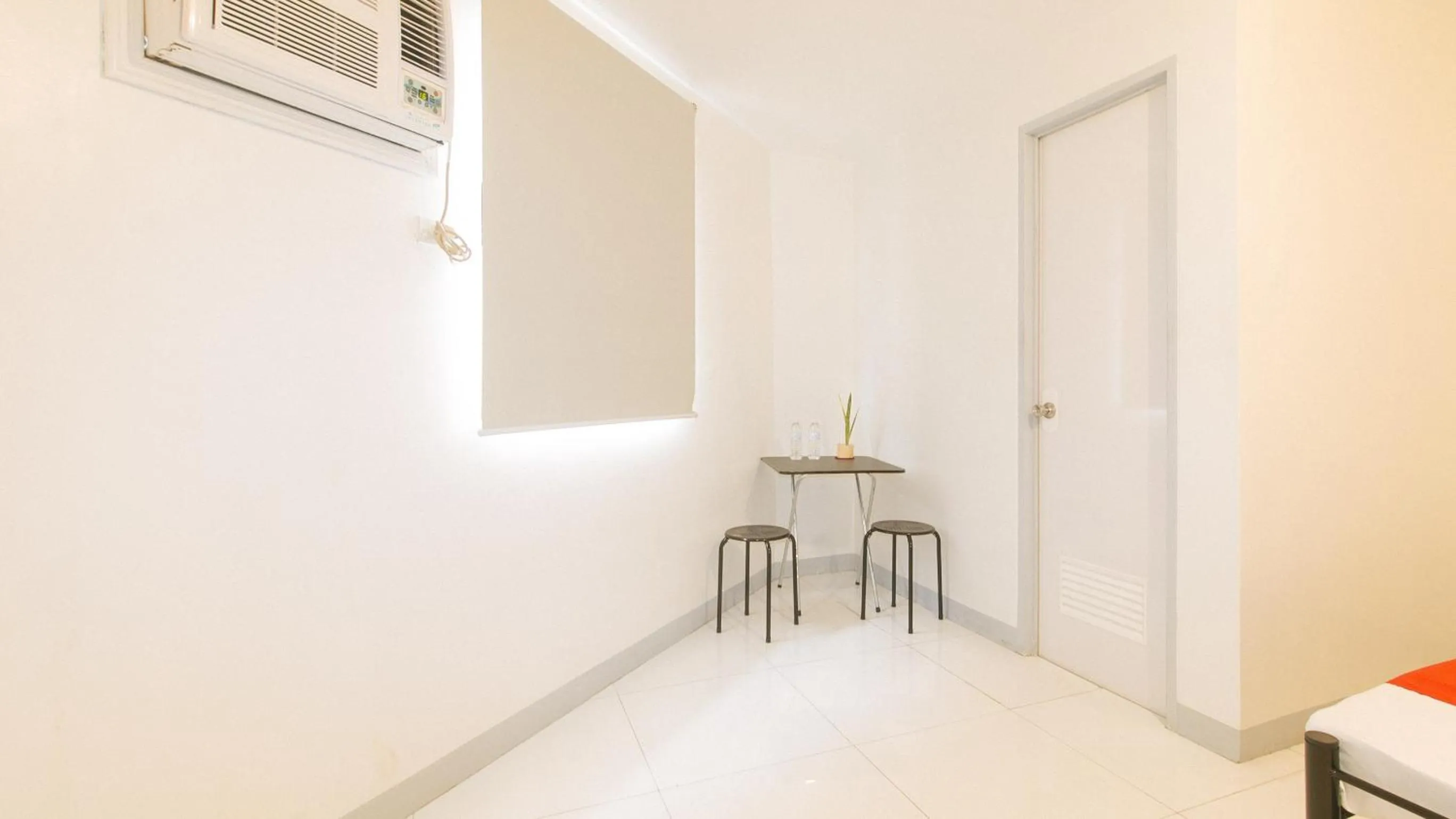 Seating area in RedDoorz @ The Vjour Hotel Makati