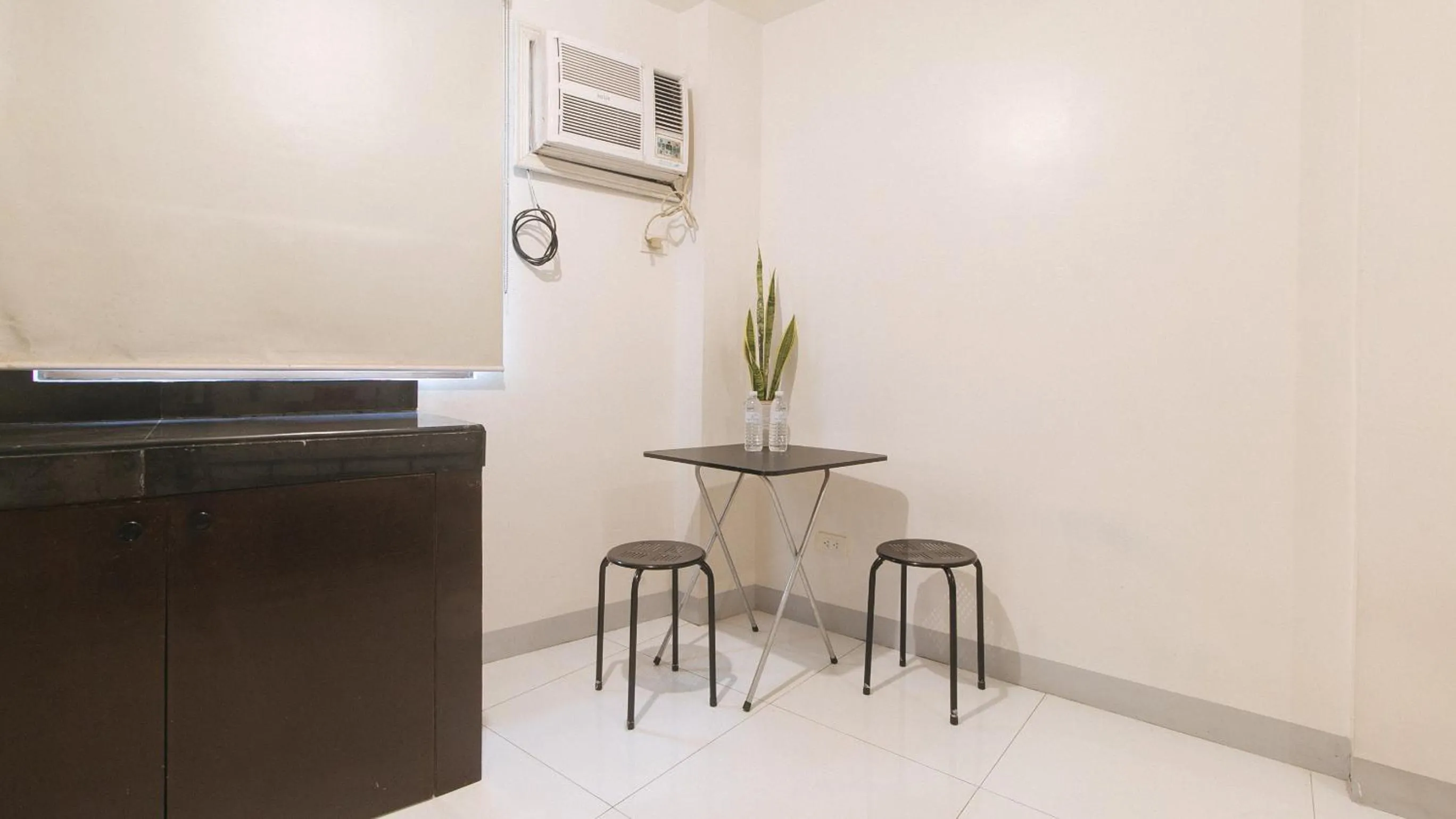 Seating area in RedDoorz @ The Vjour Hotel Makati