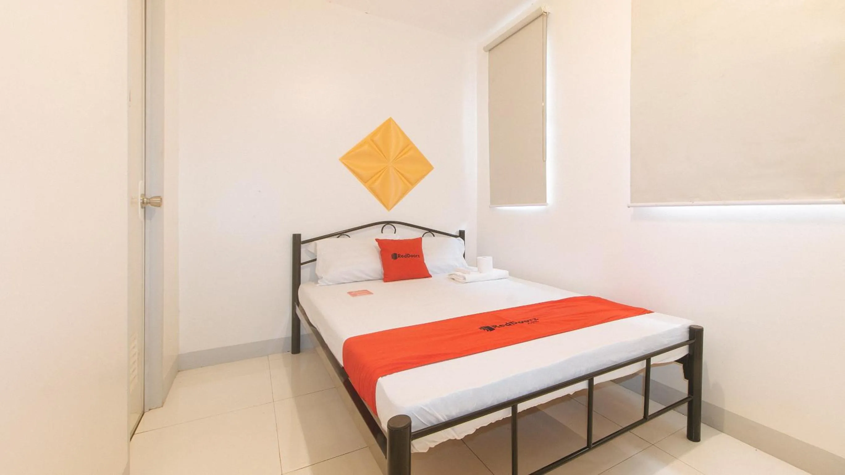 Bedroom, Bed in RedDoorz @ The Vjour Hotel Makati