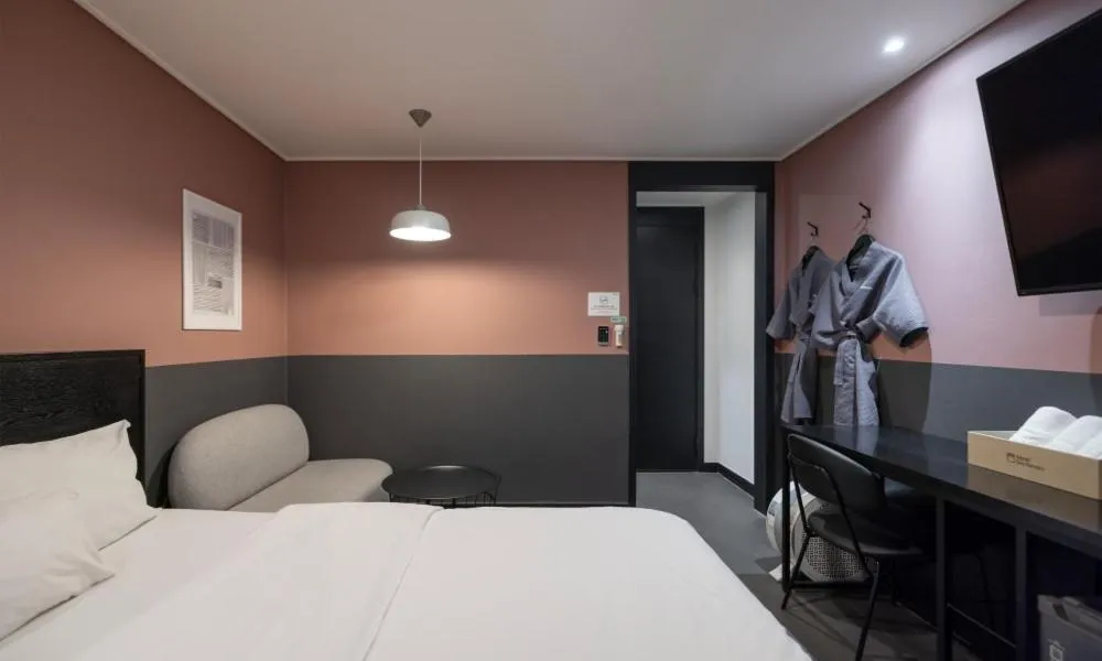 Bed in Cheongju Hotel Dictionary