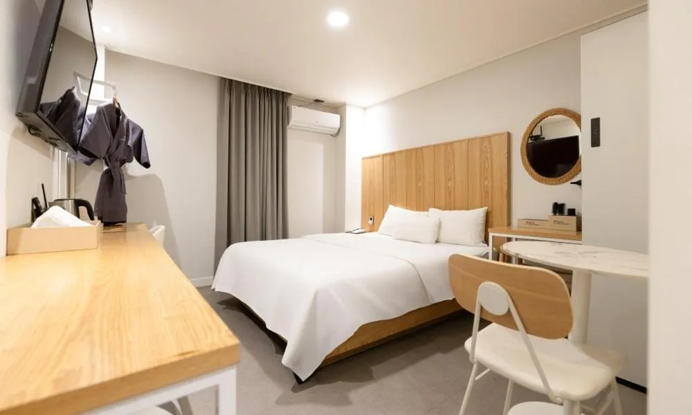 Bed in Cheongju Hotel Dictionary