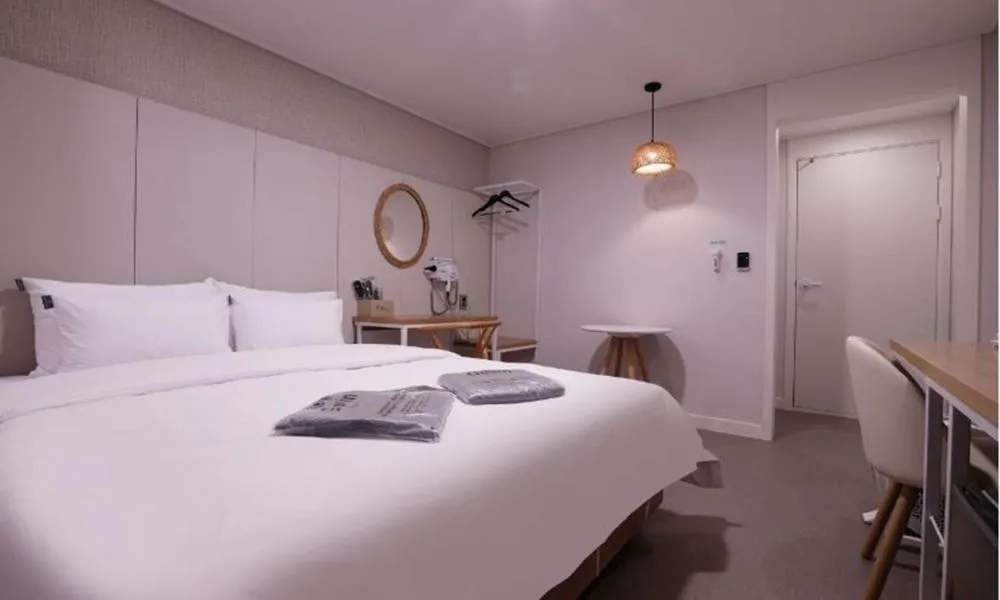 Deluxe Double Room in Cheongju Hotel Dictionary