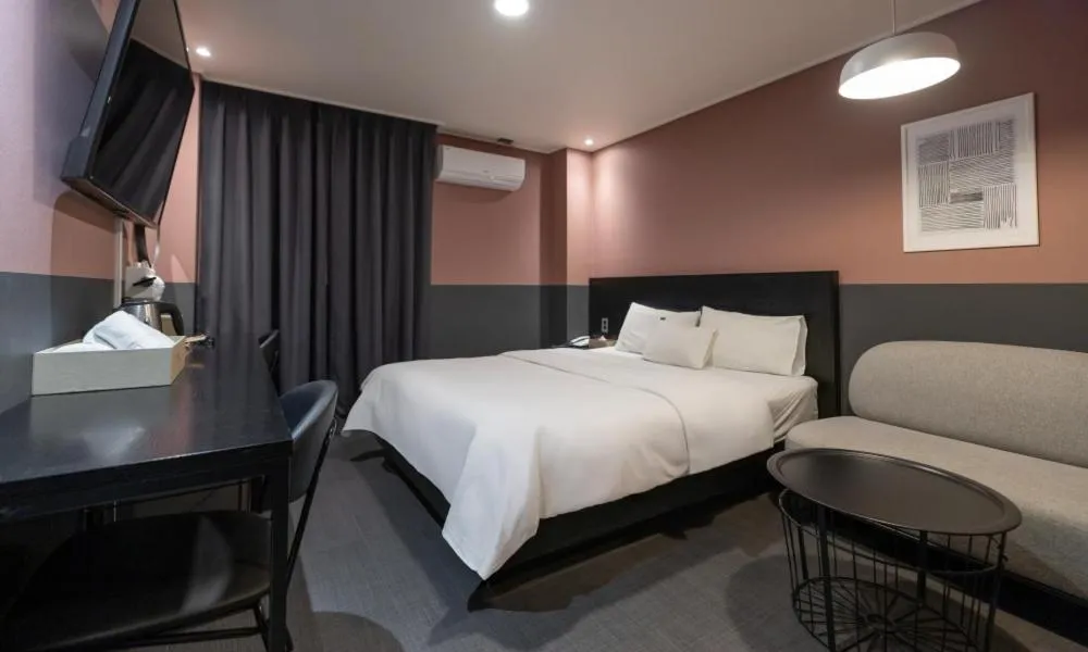 Bed in Cheongju Hotel Dictionary